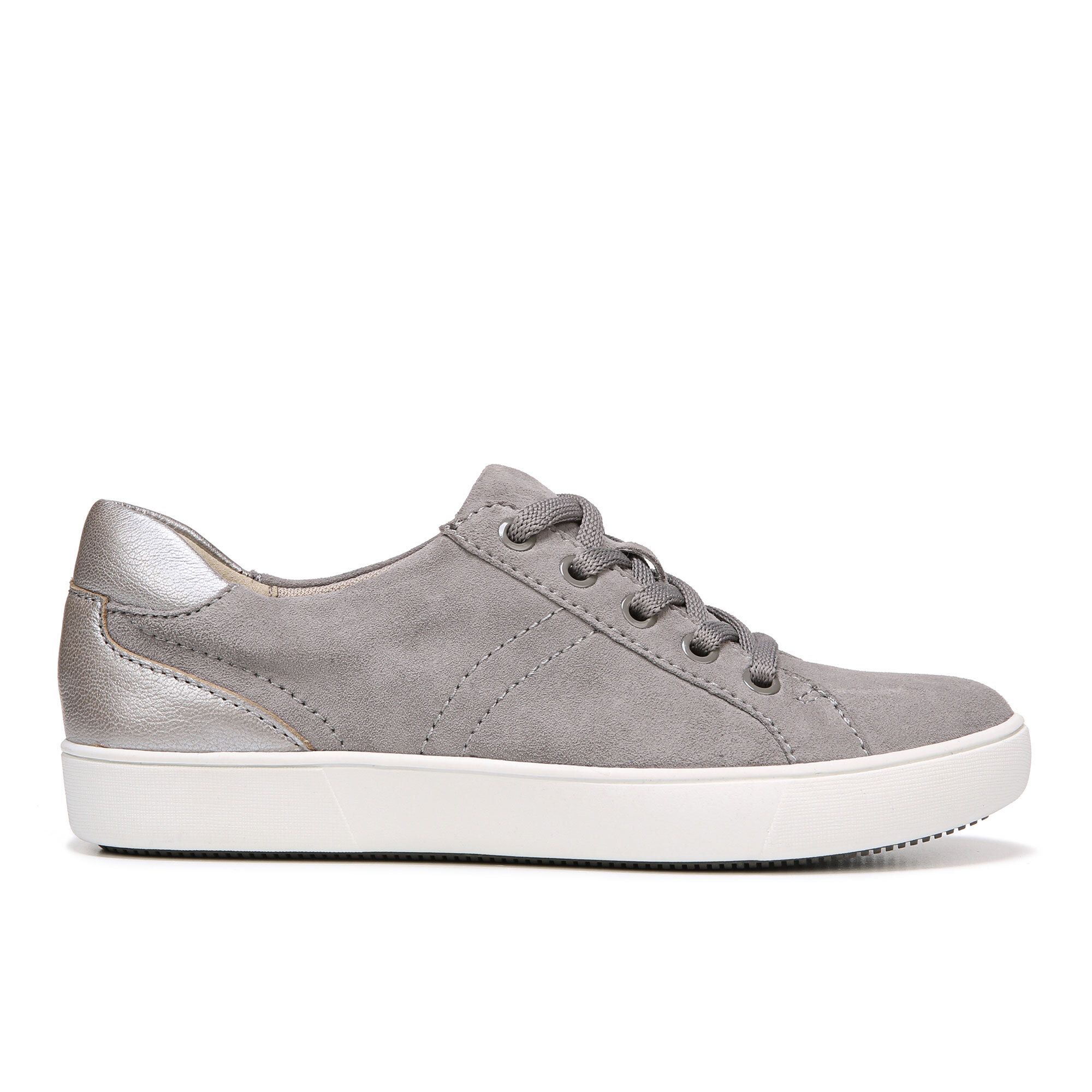 Naturalizer
Sneakers stringate
in pelle scamosciata
inserti metalizzati
