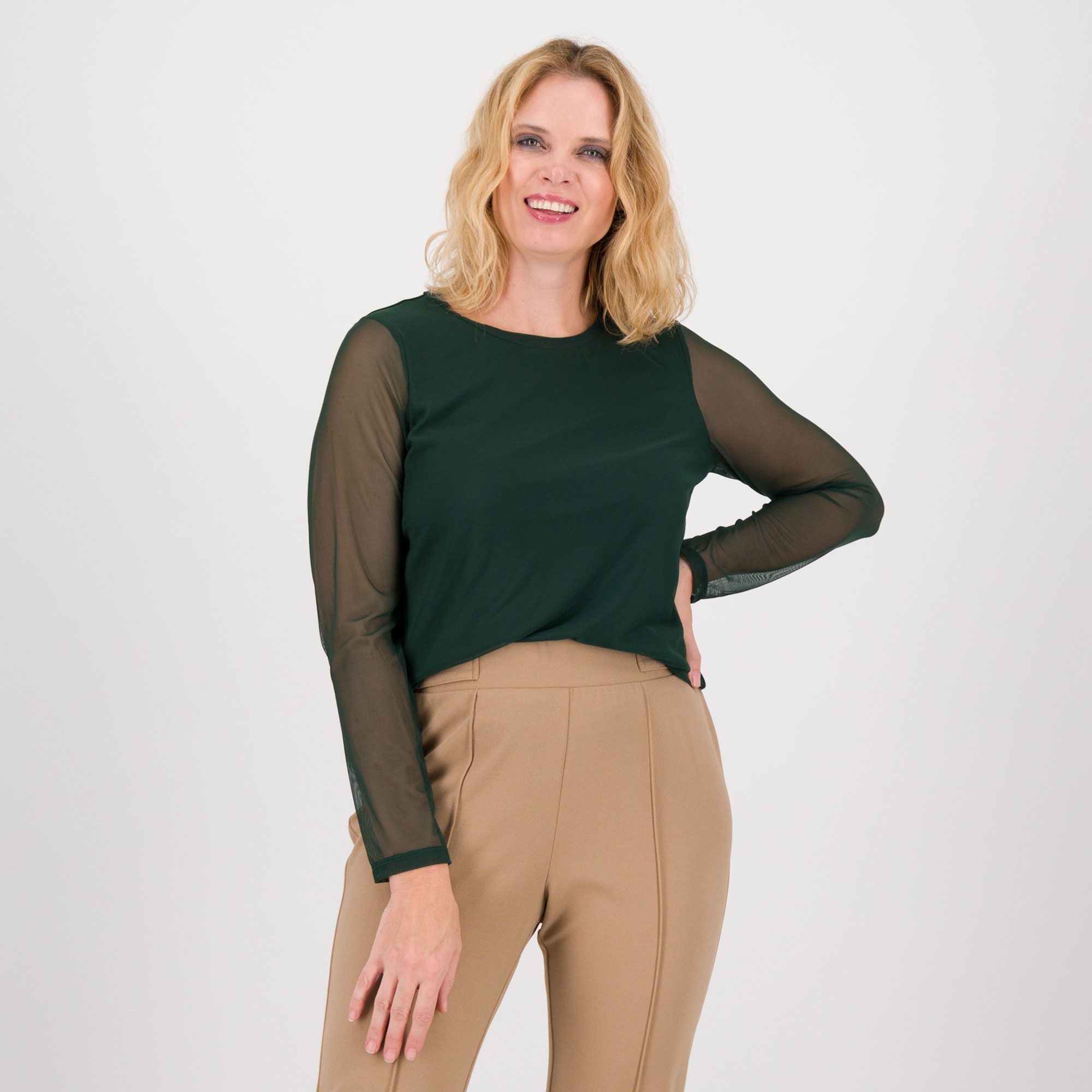 Nina Leonard
Maglia in tulle 
con manica lunga
e scollo tondo