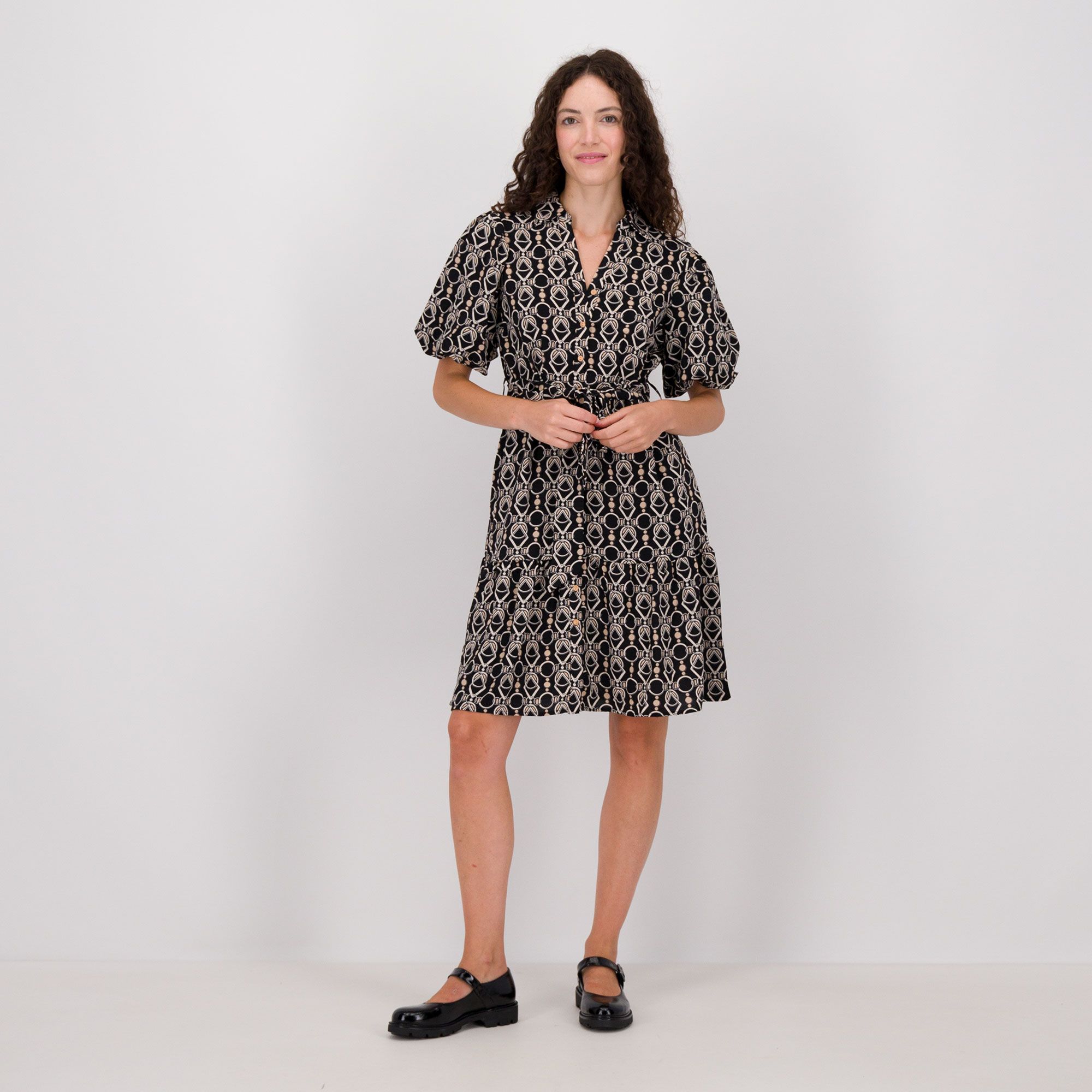 Nina Leonard
Abito chemisier
a maniche corte
con fusciacca in vita