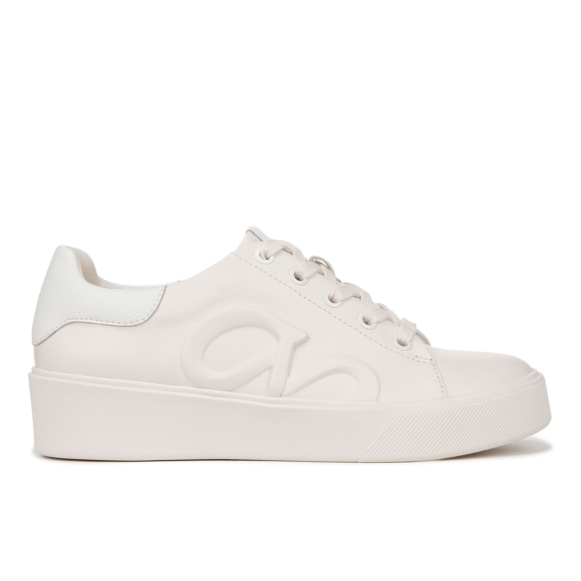 Naturalizer
Sneaker stringate 
con tomaia in pelle 
e logo in rilievo