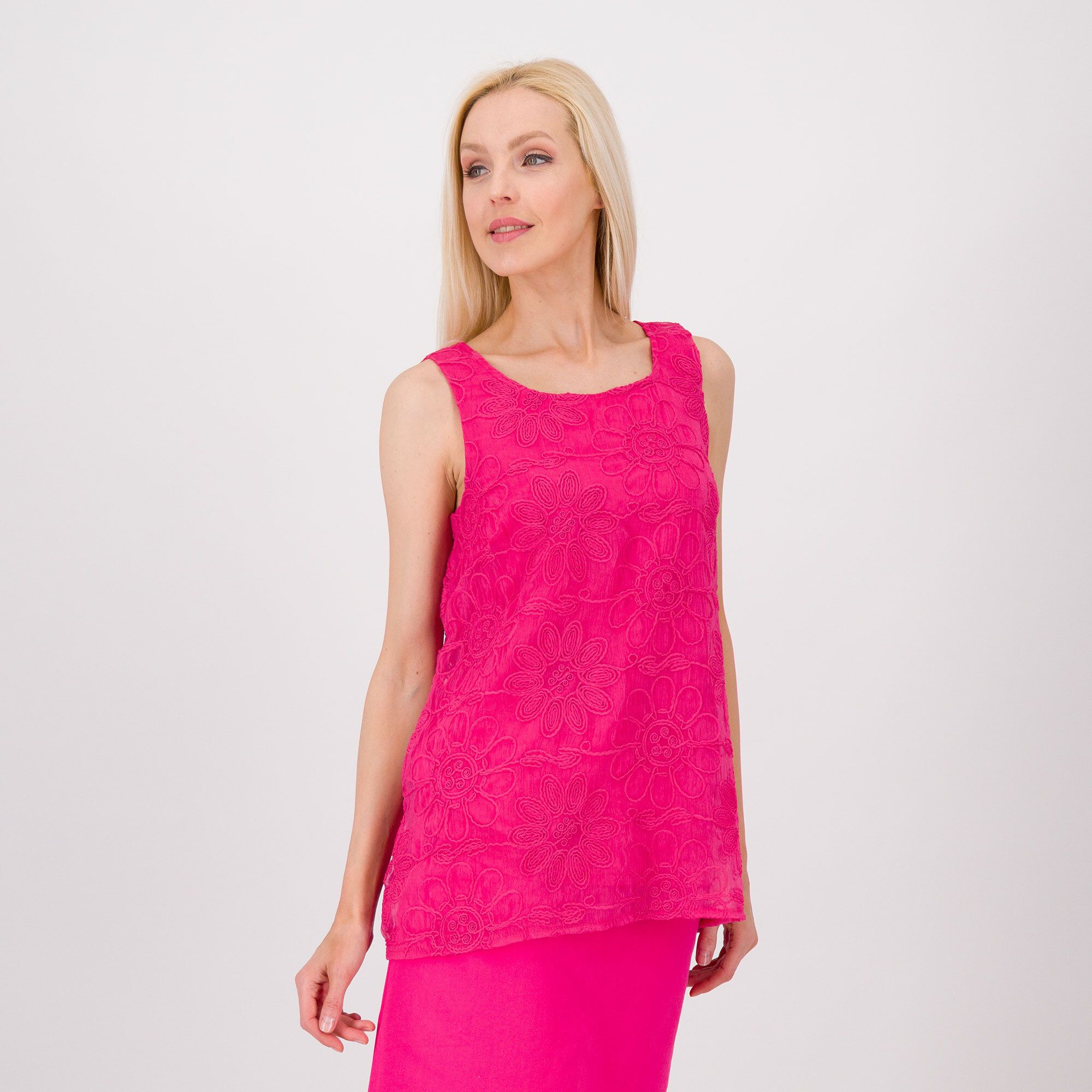 Nina Leonard
Top smanicato in
voilé crêpe con
ricamo floreale