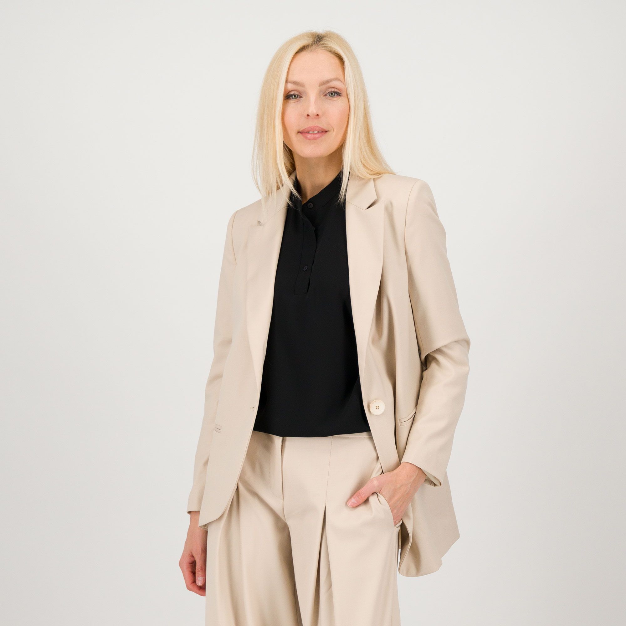W.I.T.A.
Blazer con fondo
asimmetrico