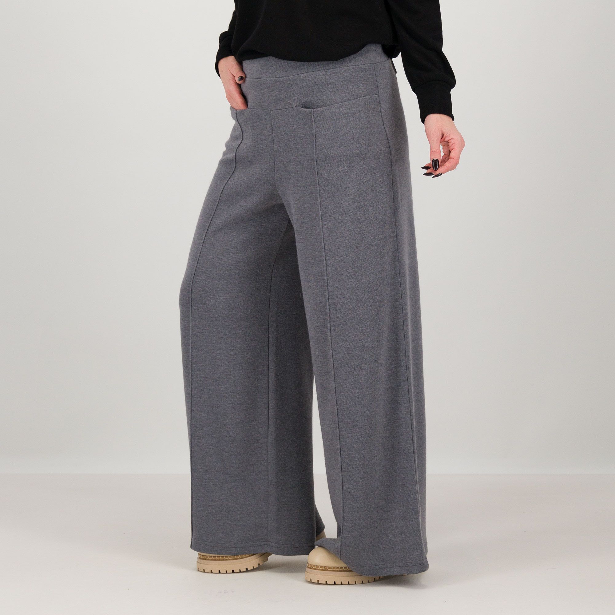 Caterina Lancini
Pantaloni in maglia
con elastico
e tasche davanti