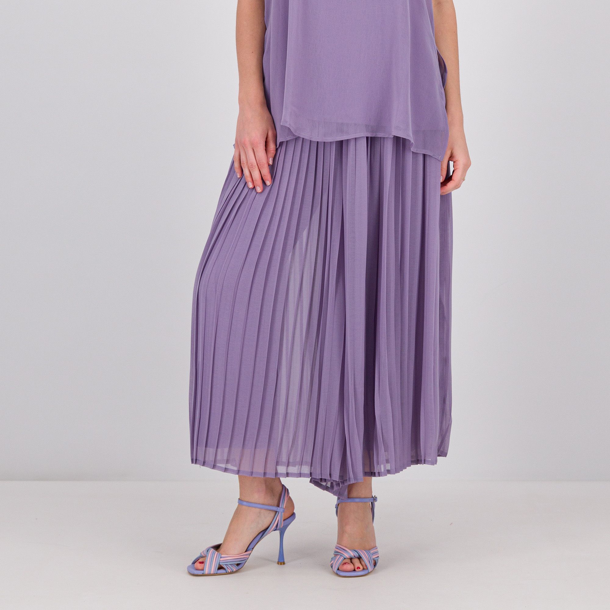 Wynne Layers
Pantaloni cropped
in chiffon 
plissé