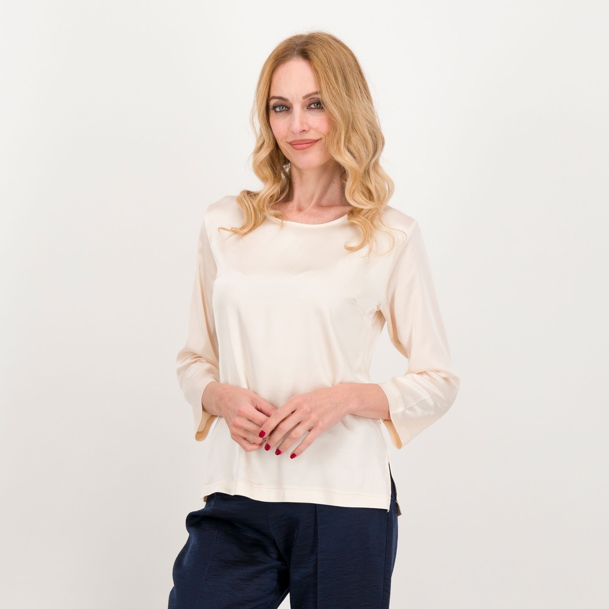 M’ama
Blusa in raso
elasticizzato
con manica lunga