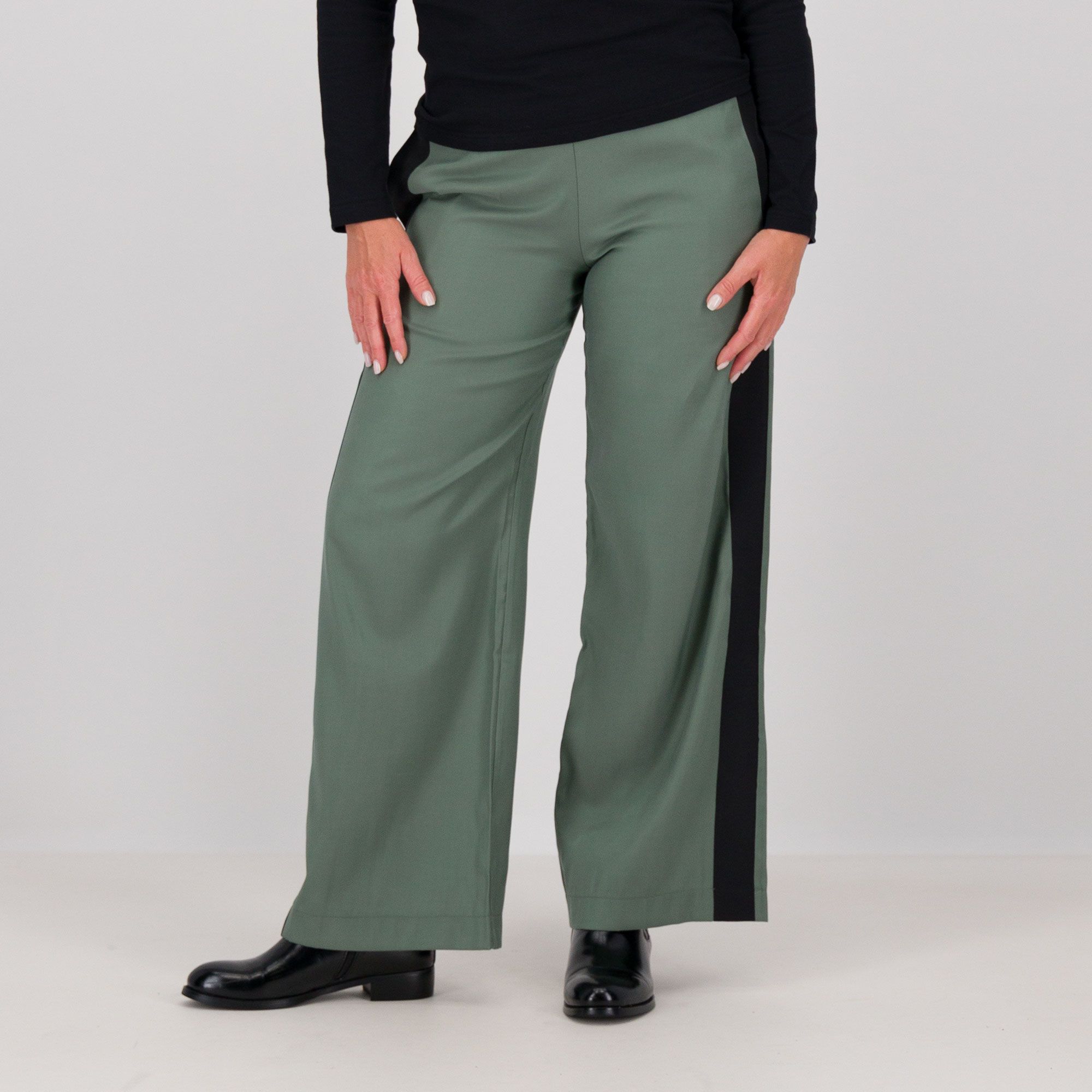 M’ama
Pantapalazzo
con elastico
e bande laterali