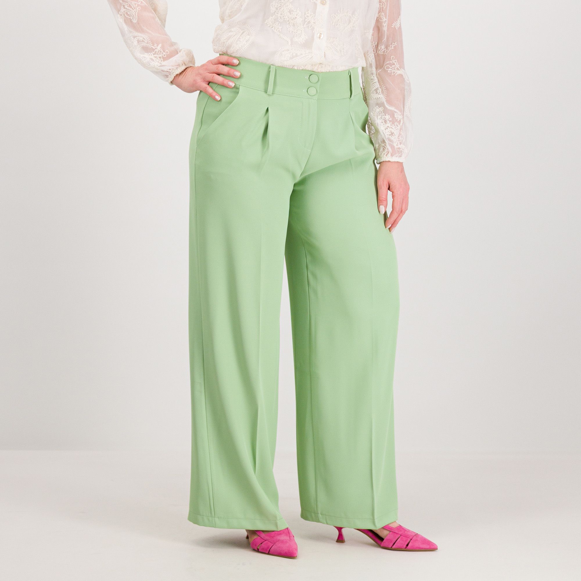 Rebeka Ross
Pantaloni ampi
con tasche alla
francese