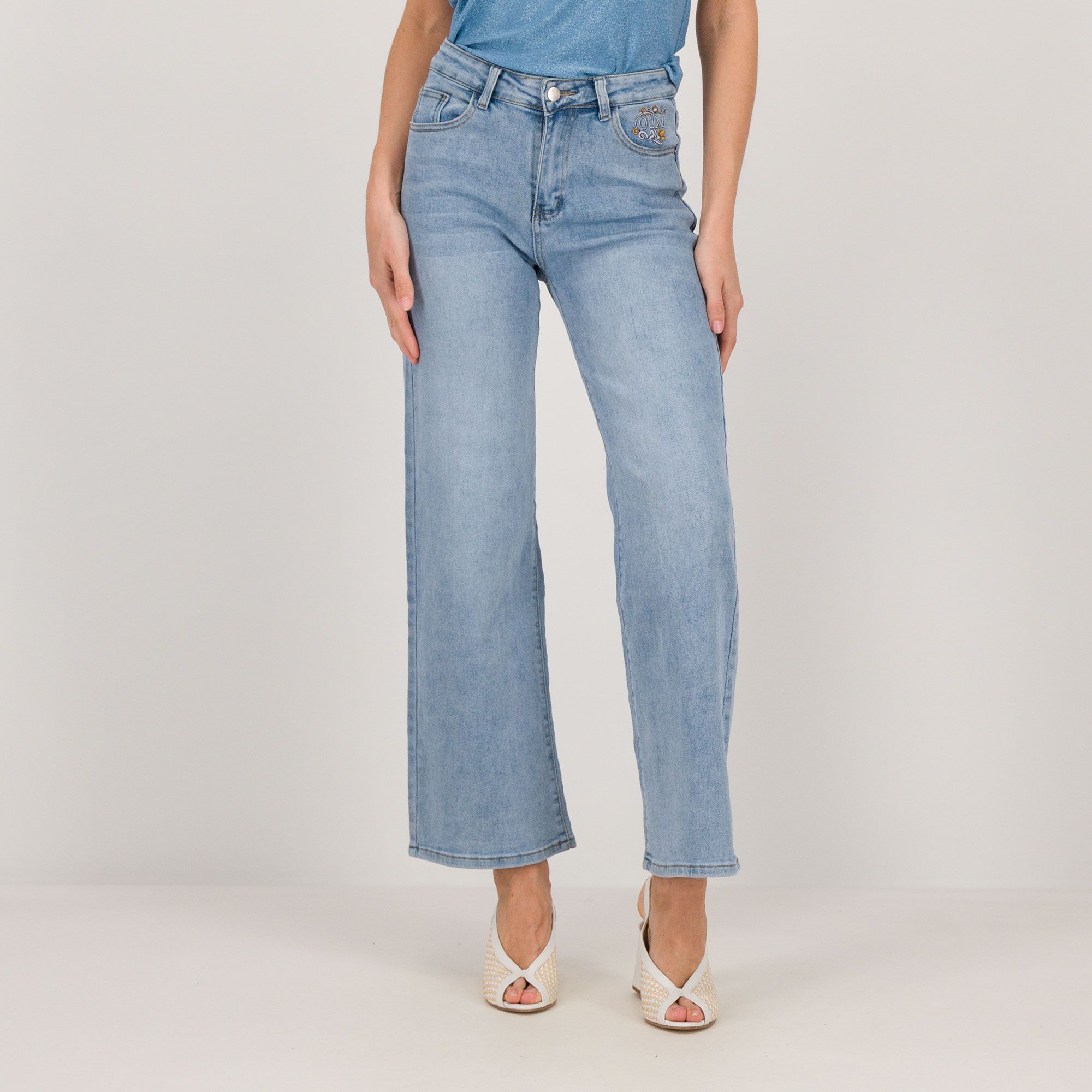 Officina della Moda
Jeans ampi
con ricamo
in cotone stretch