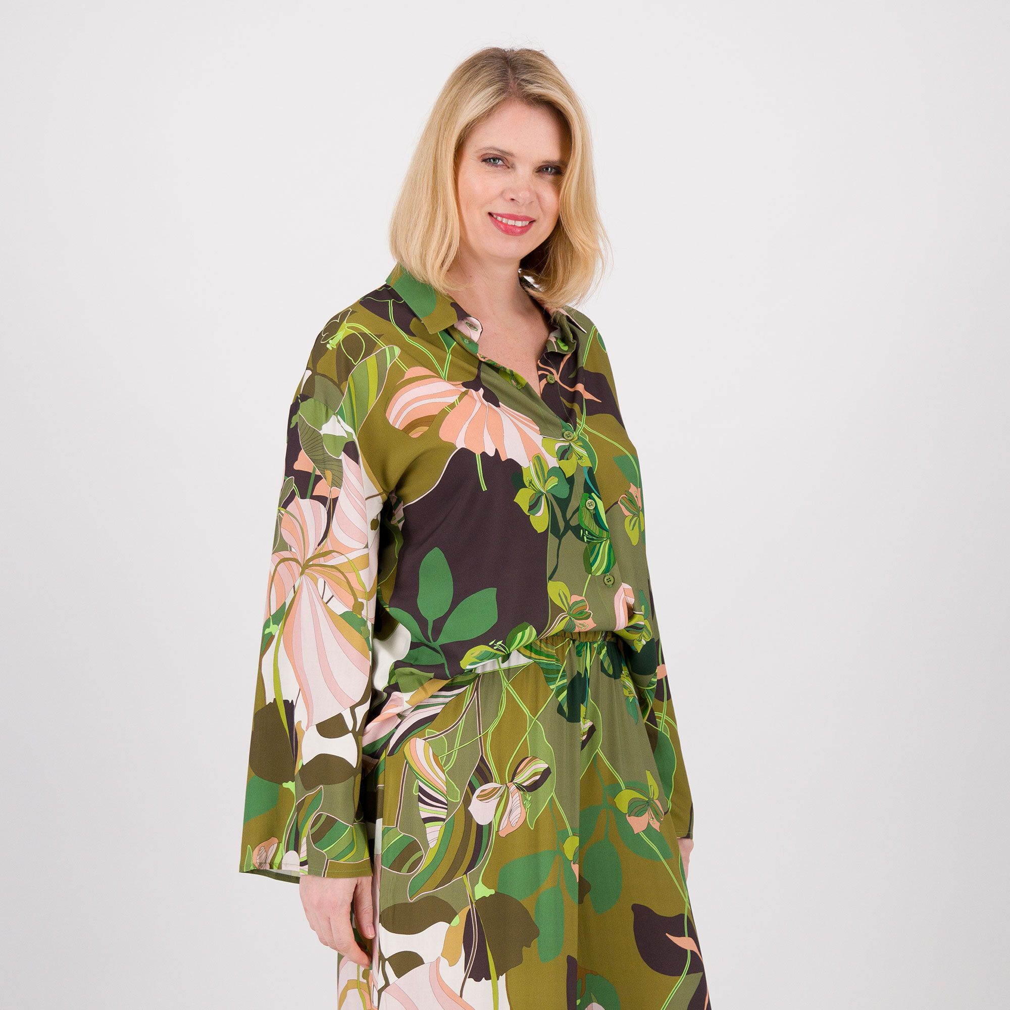 REBEKA ROSS
Camicia in viscosa
fantasia con maniche
lunghe ampie