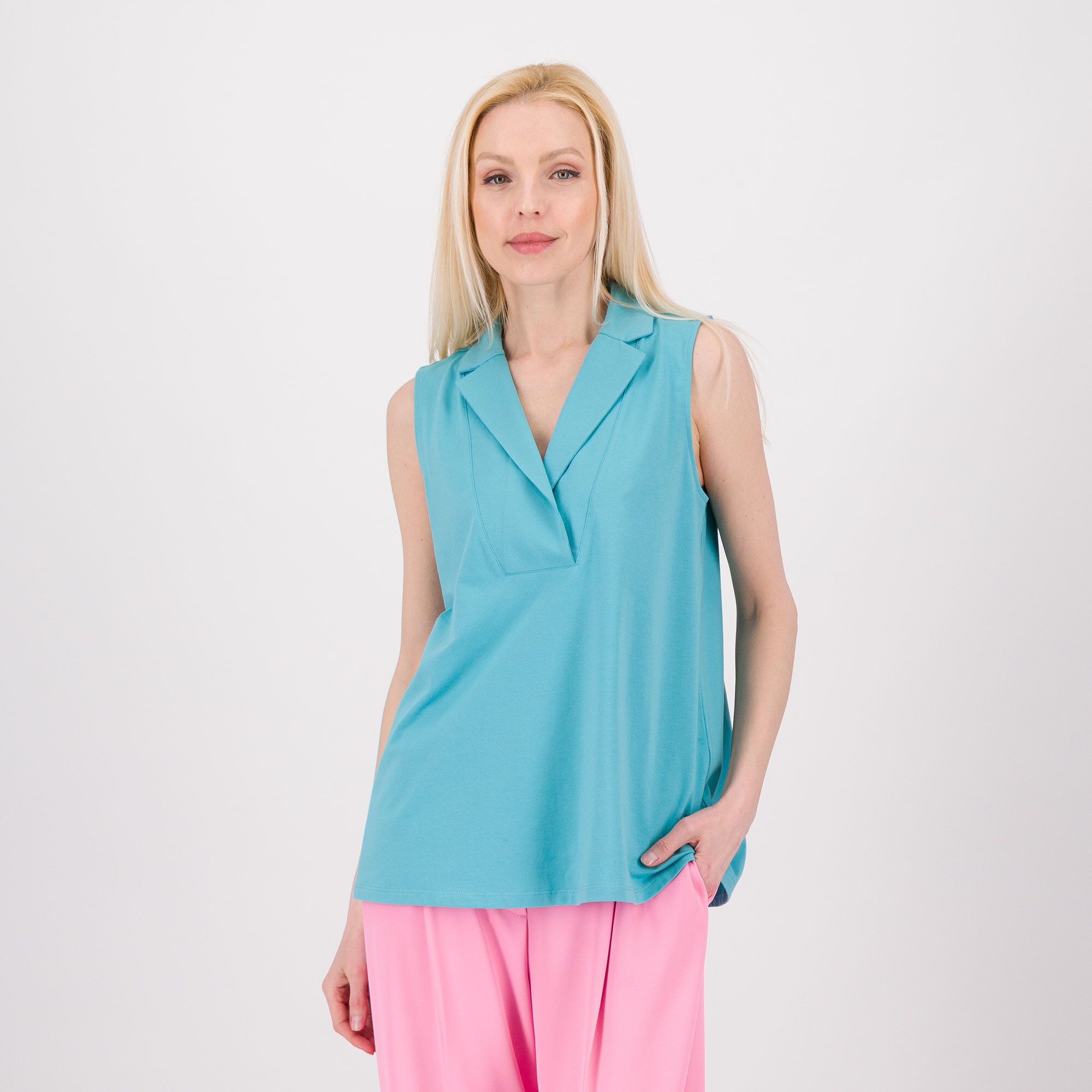 Wynne Layers
Top smanicato
con collo tipo
polo