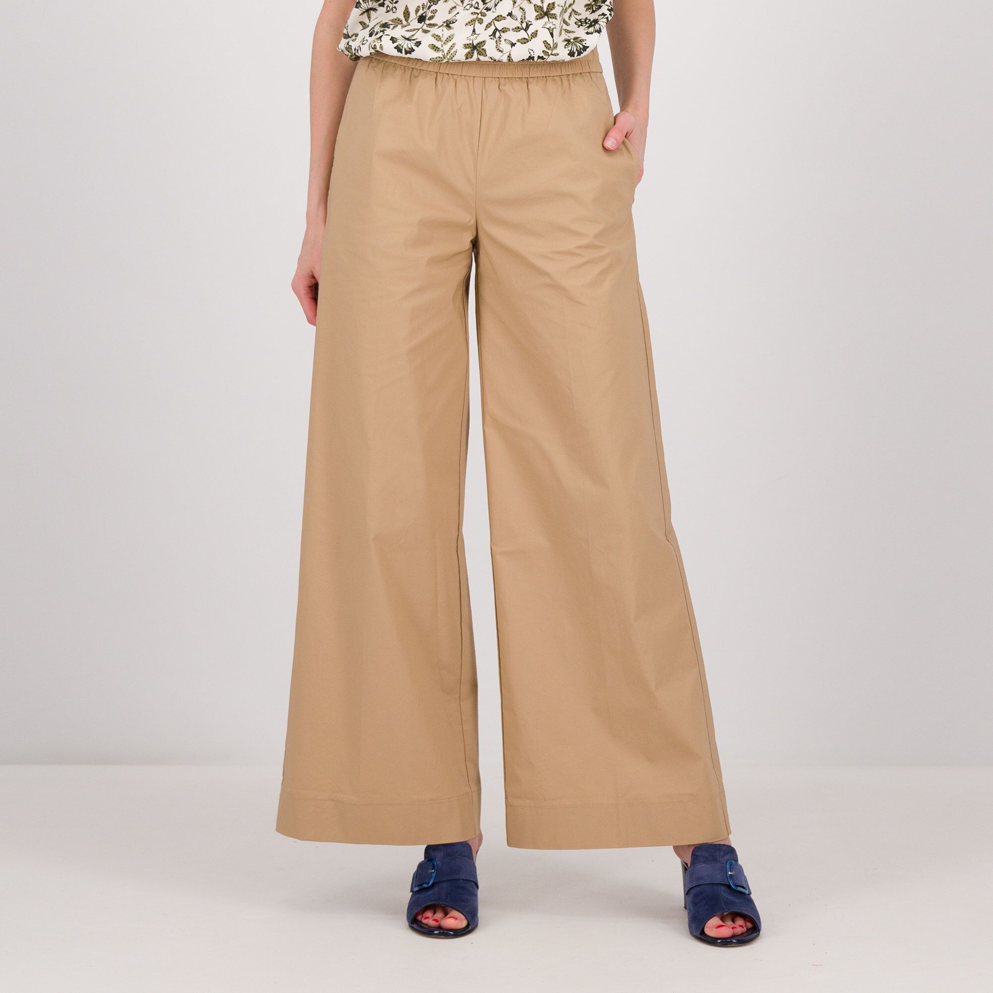 EXTESA
Pantalone ampio
in tela parracadute
con elastico