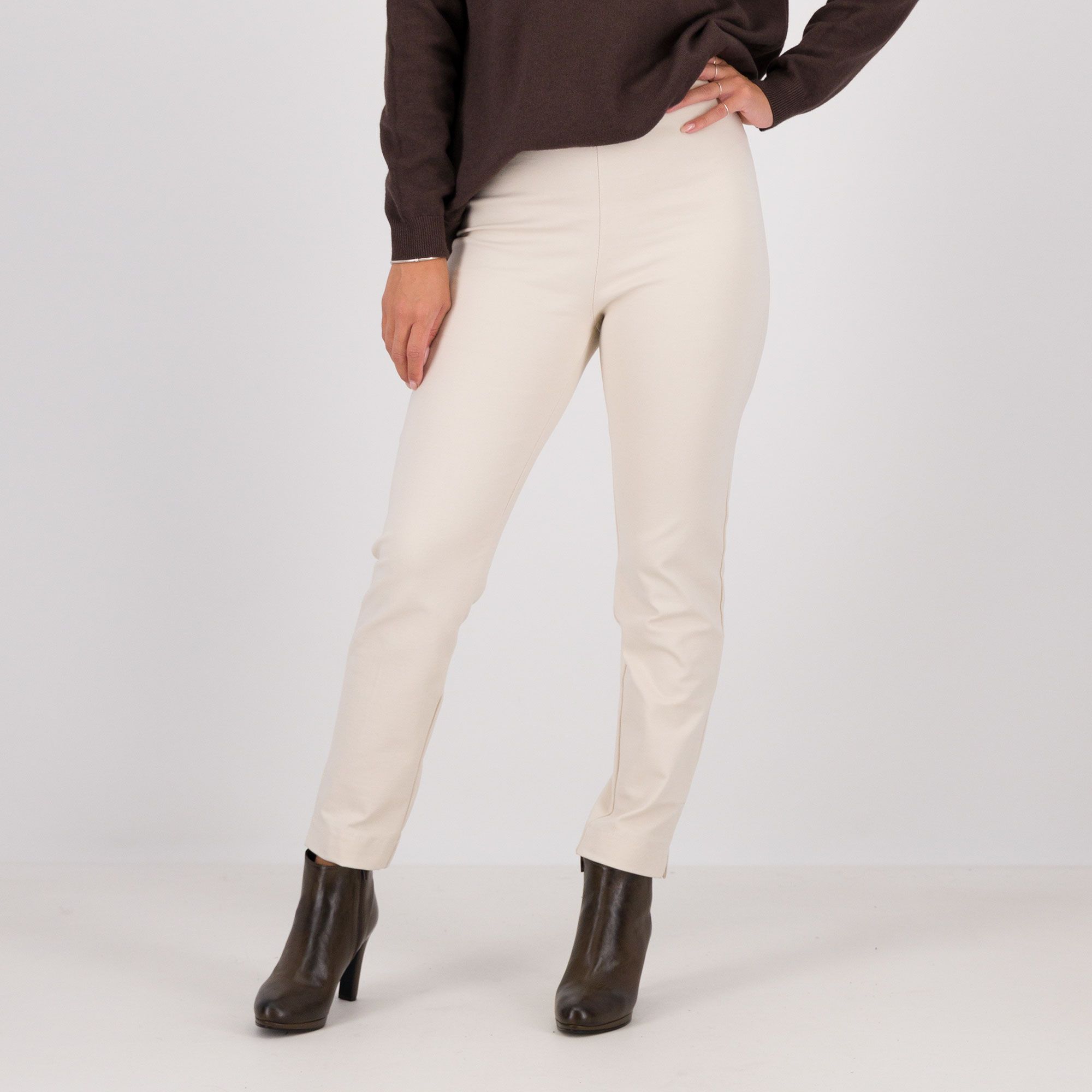 ENJOY TRICOT
Pantaloni a sigaretta
in punto Roma
con spacchetti