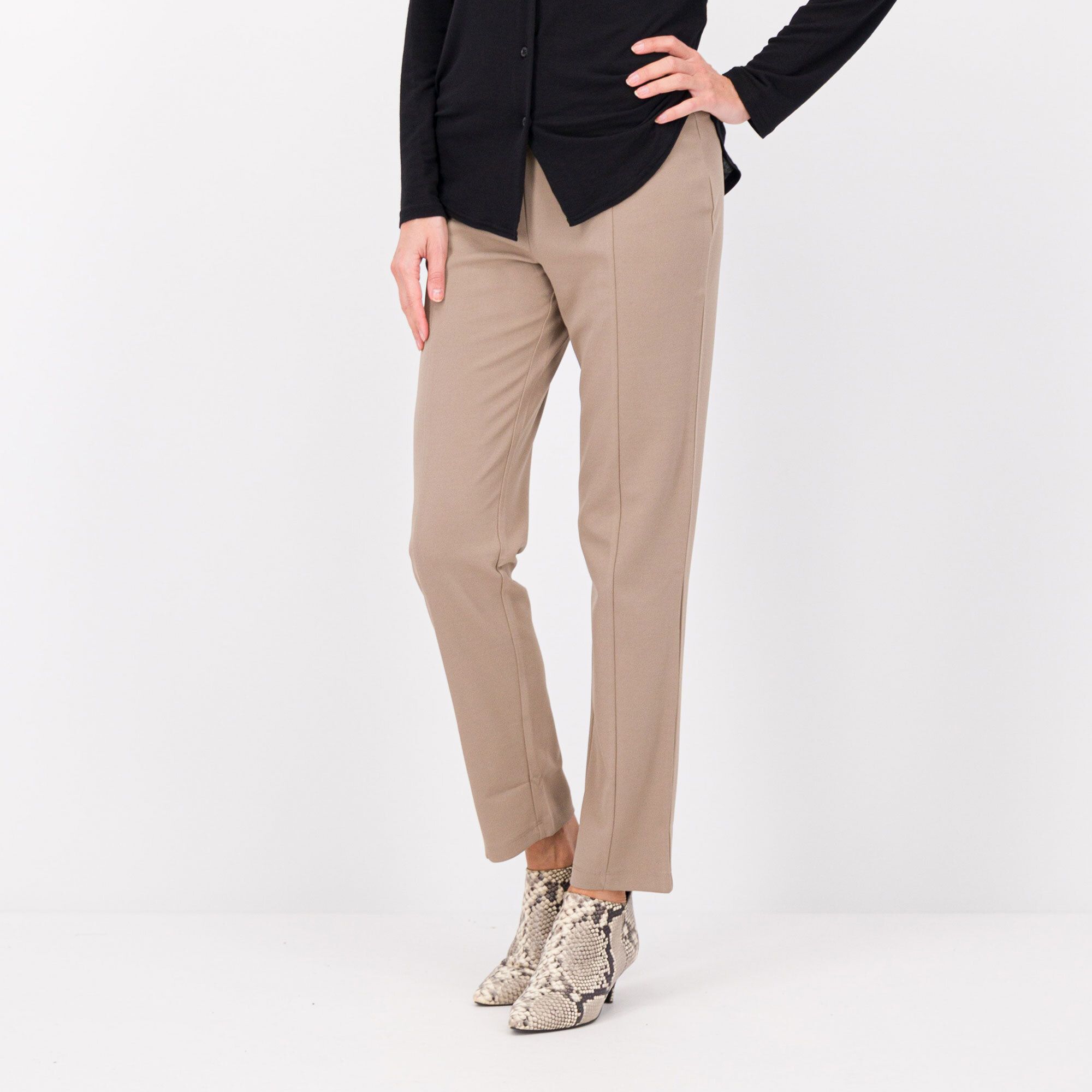 Nina Leonard
Pantaloni dritti in
scuba crépe stretch
anche Petite