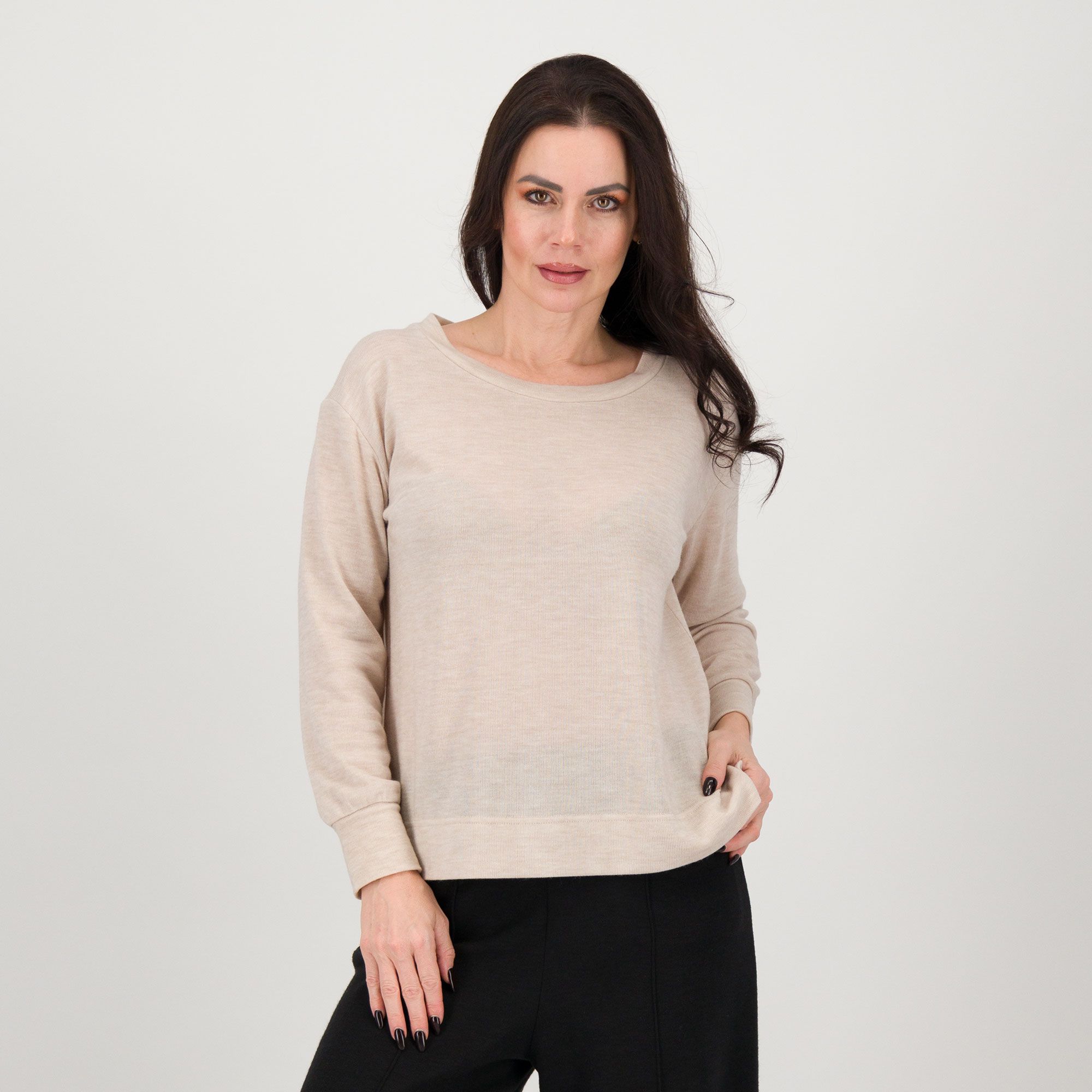 Caterina Lancini
Maglia basica
linea a scatoletta
con maniche lunghe