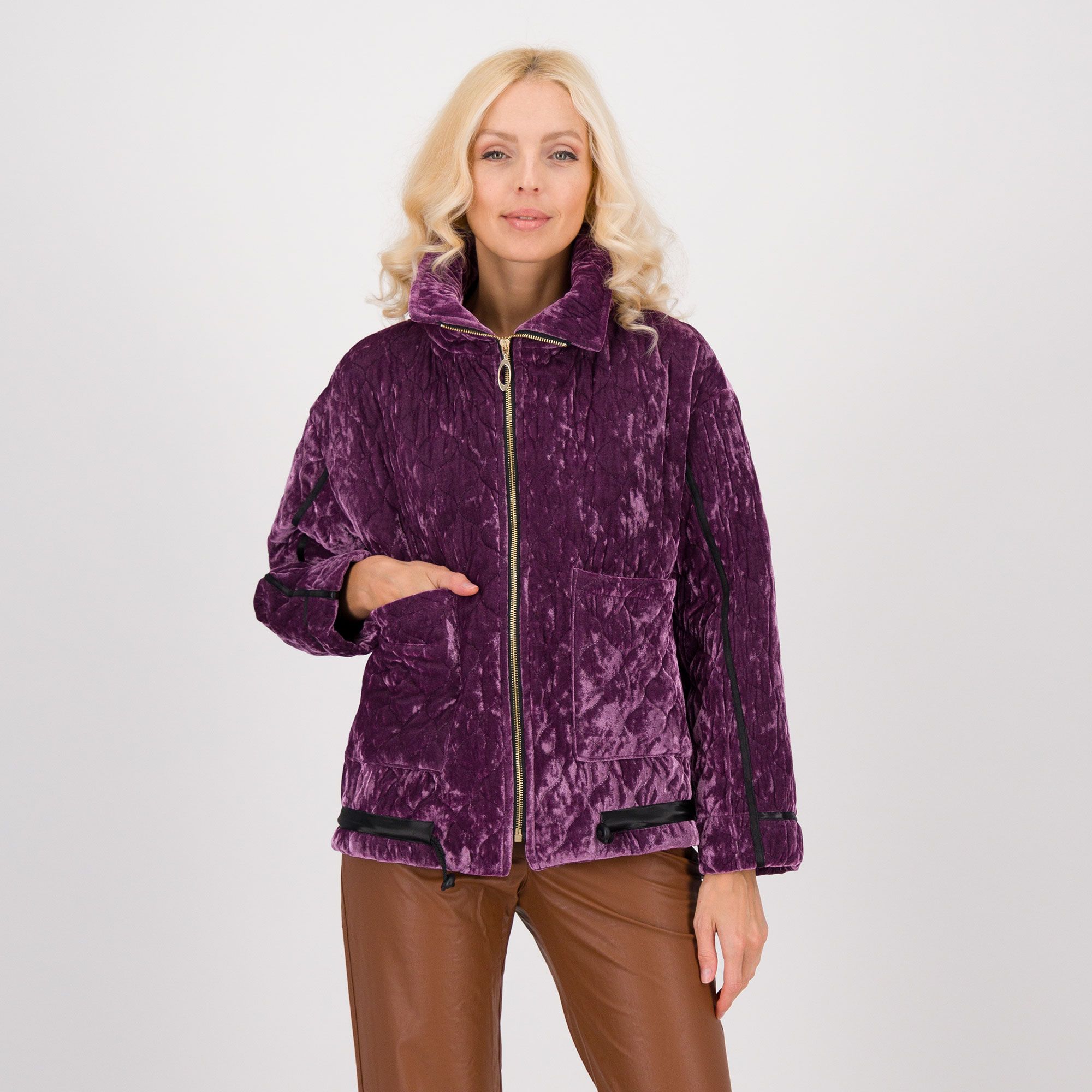 M’ama 
Giaccone imbottito
in velluto effetto
cangiante