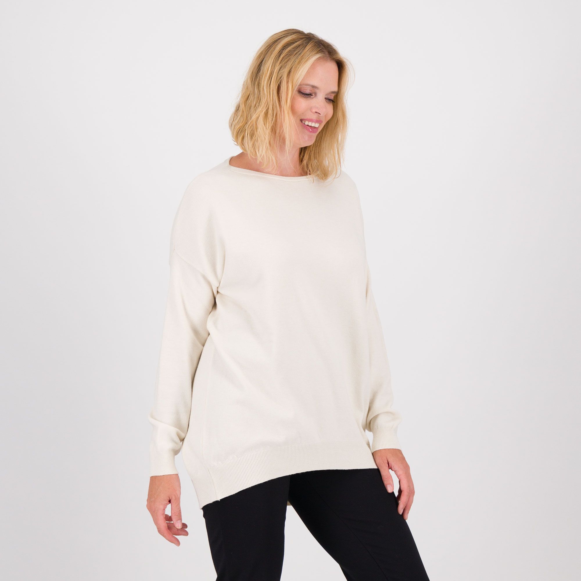 ENJOY TRICOT
Maglia
con maniche lunghe
e scollo a barchetta