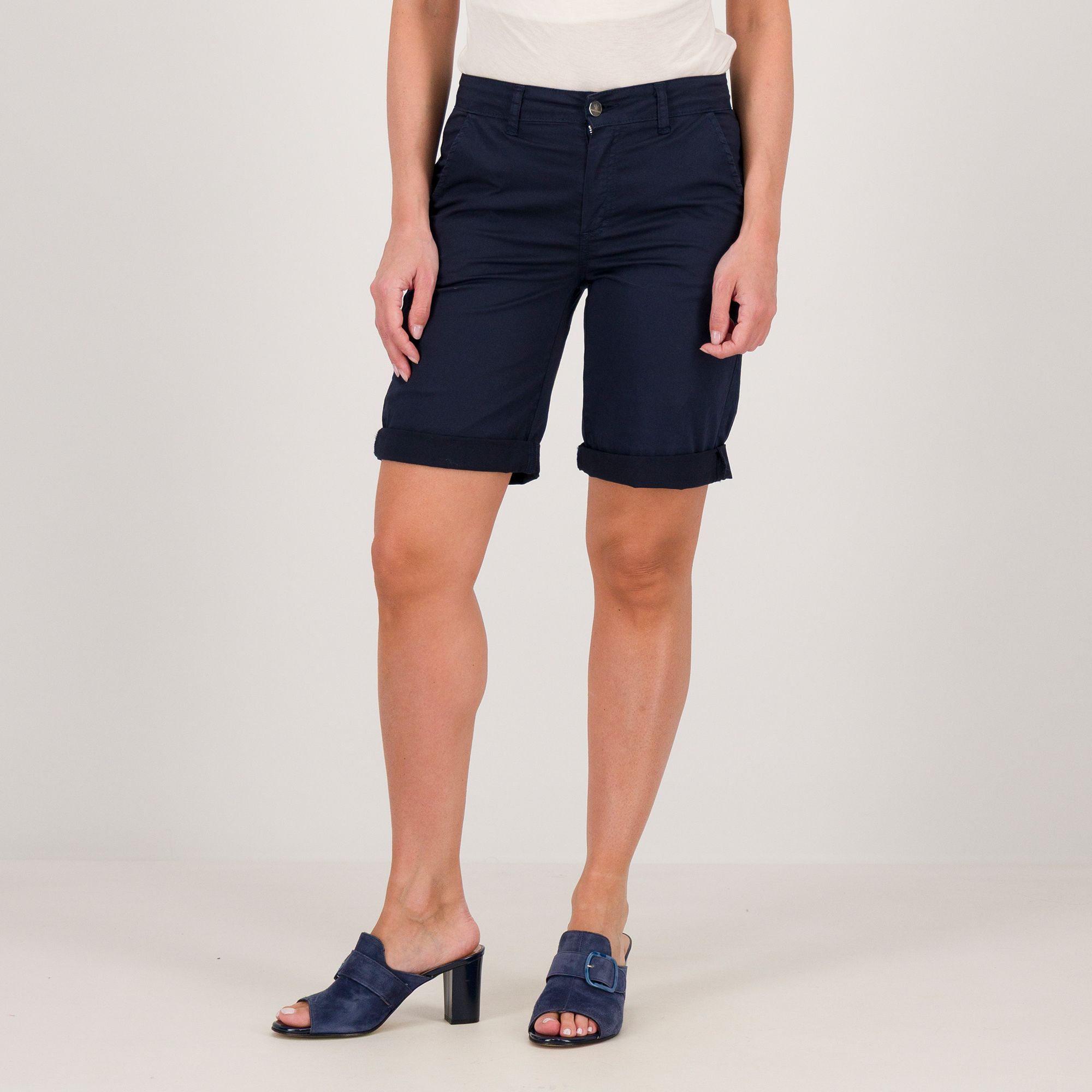 Rebeka Ross
Pantaloncini
con tasche in
raso di cotone