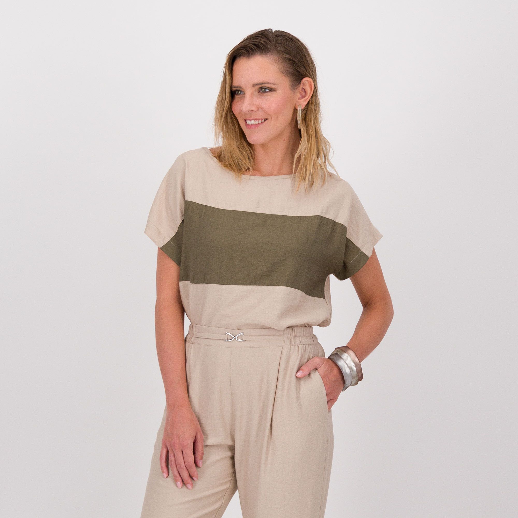 Officina della Moda
T-Shirt 
color block con
spacchetti