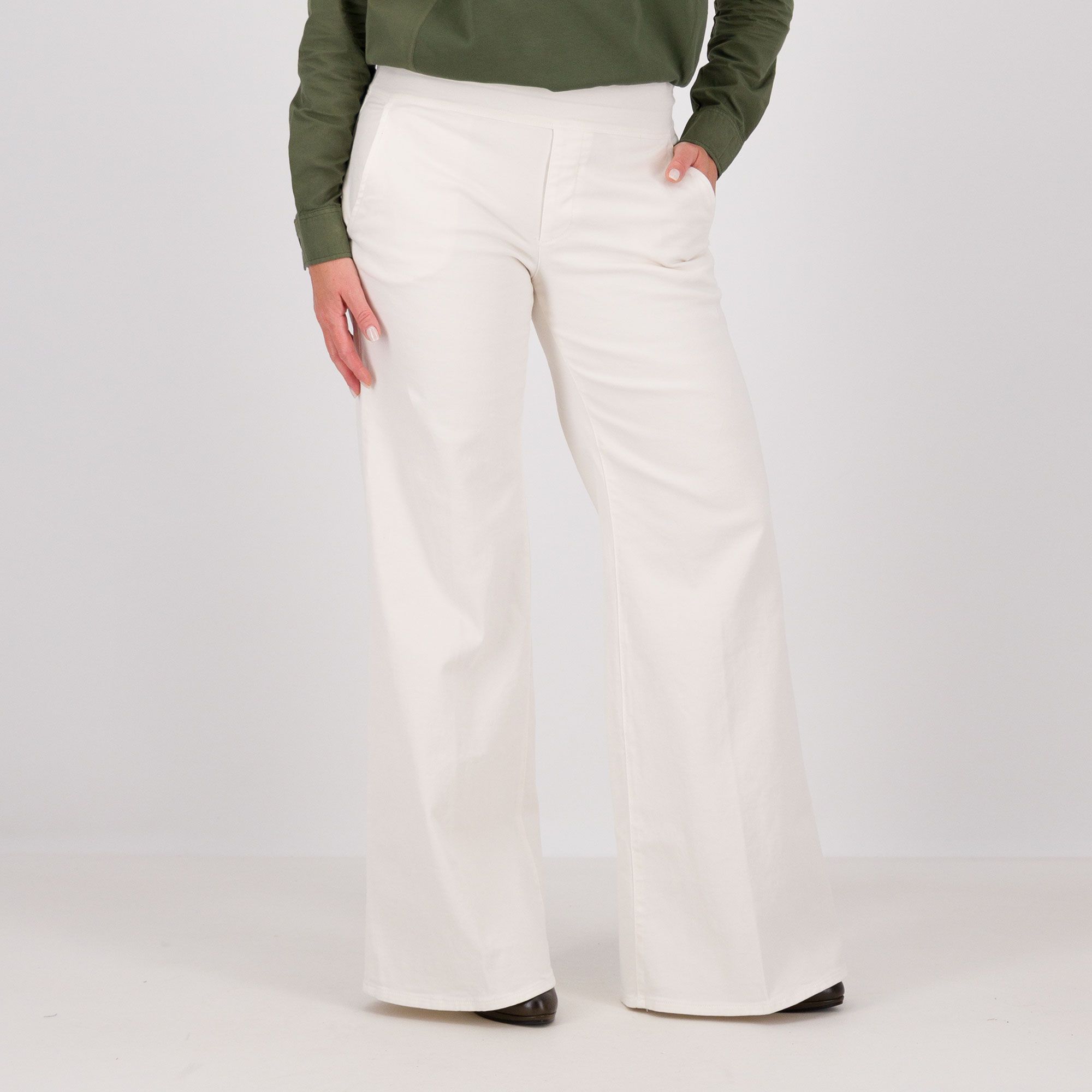 Colour Lab
Pantaloni in cotone
stretch e jersey
con gamba svasata