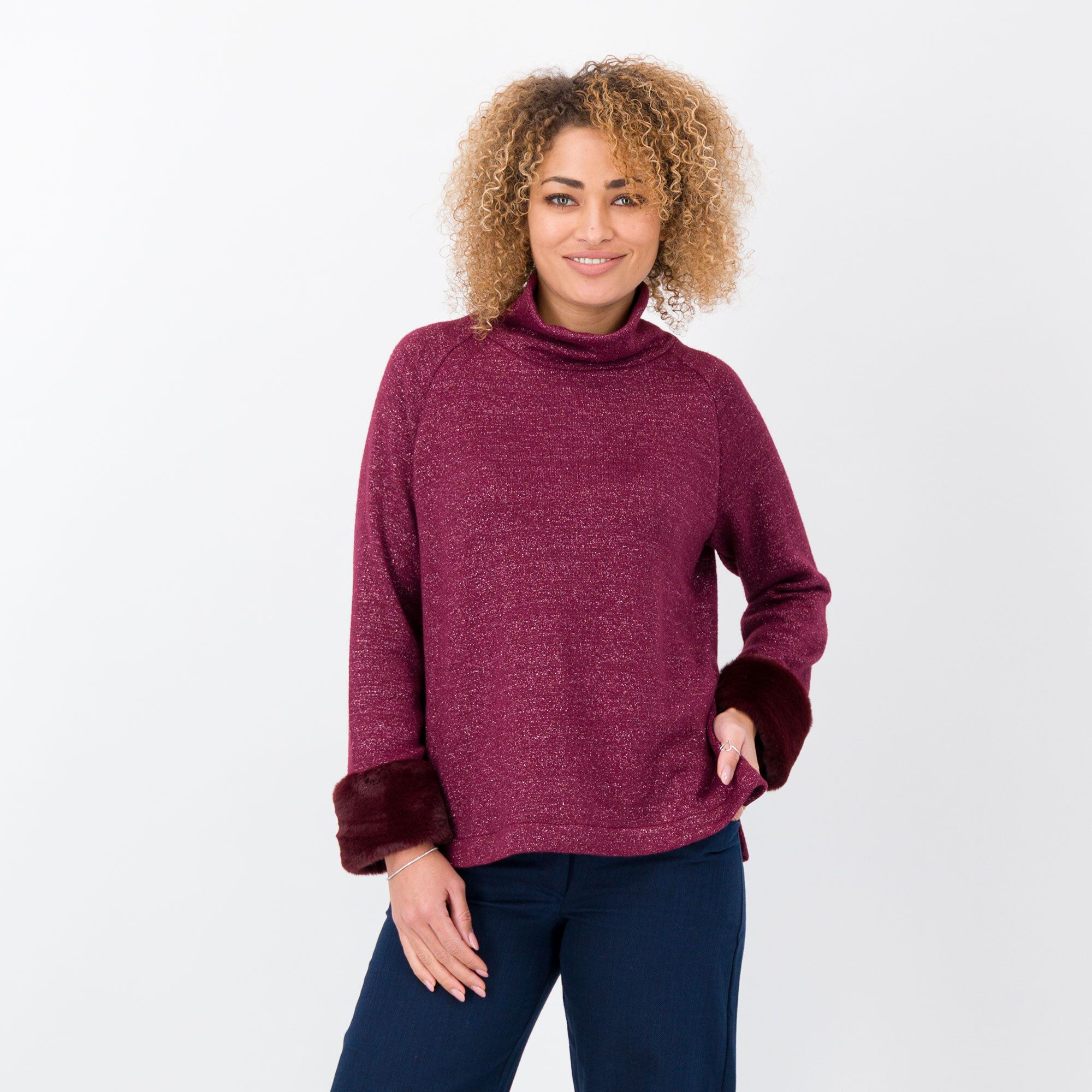 M'ama
Maglia in misto
viscosa con polsi in
pelo sintetico