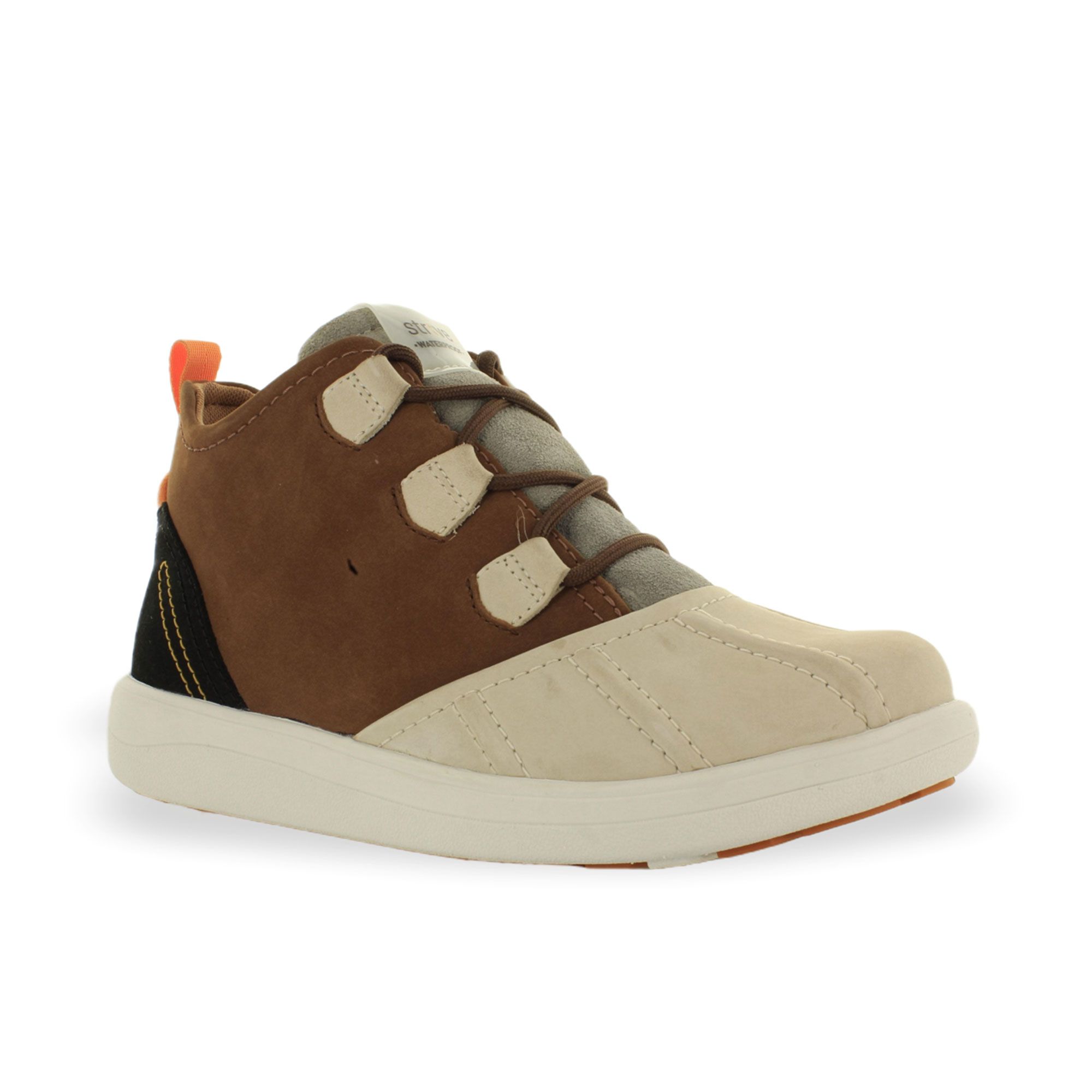 Strive Footwear
Stivaletti stringati
in pelle con inserti
a contrasto