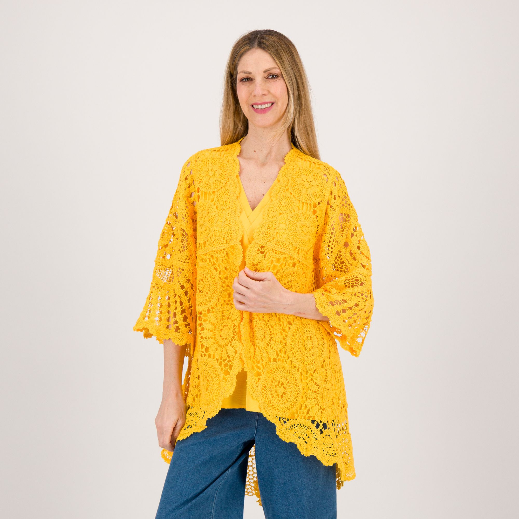 Nina Leonard
Cardigan in pizzo
crochet aperto
con manica 3/4