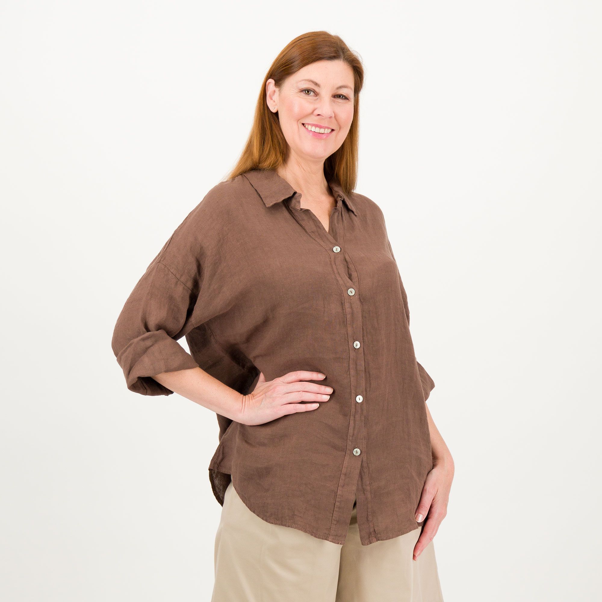 Lucrezia Sciortino
Camicia over
in lino
con maniche 3/4