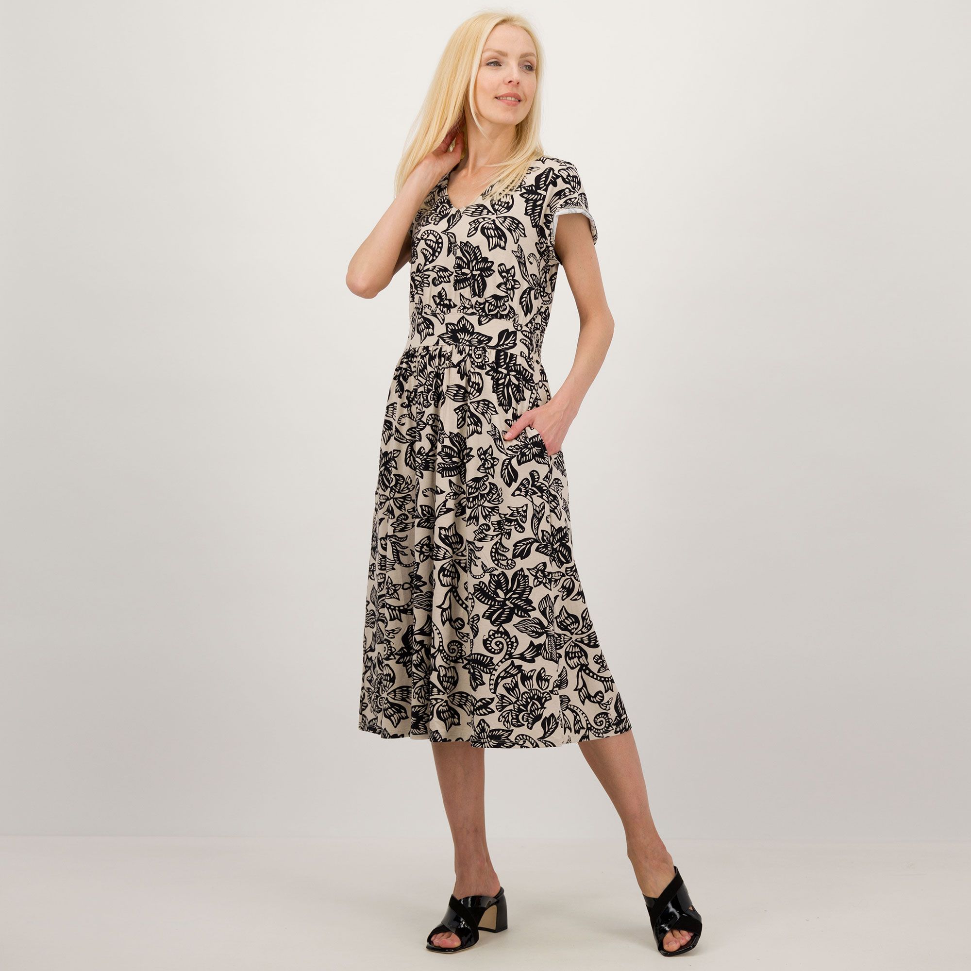 Denim & Co
Abito midi con
gonna e maniche
corte ad aletta