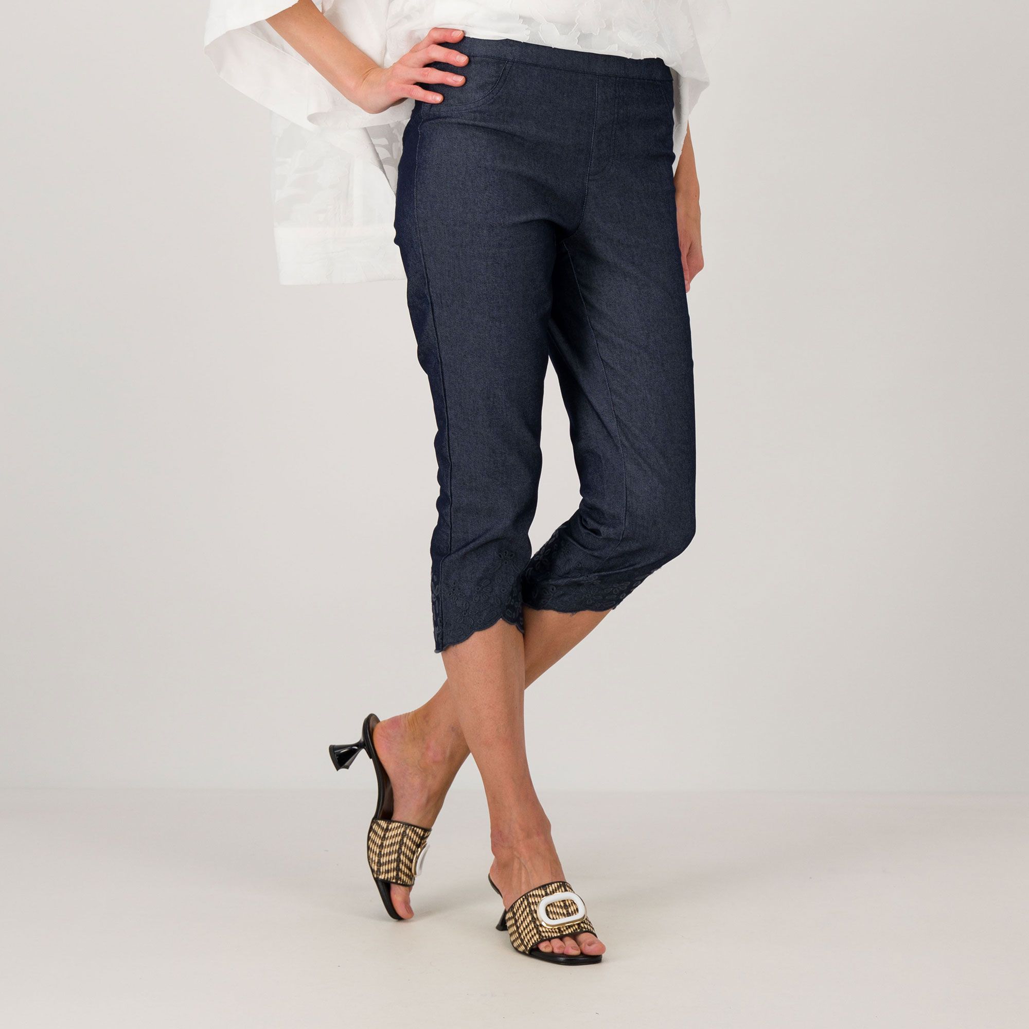 Nina Leonard
Pantaloni
cropped
con elastico