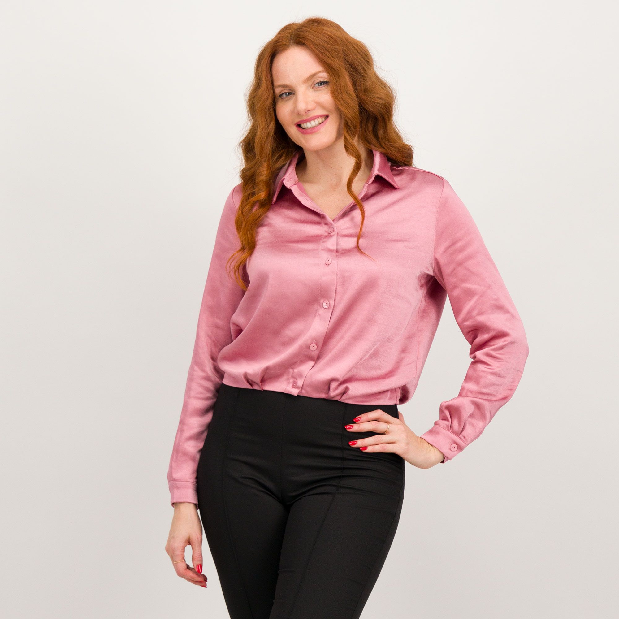 Officina della Moda
Camicia corta in raso
con pieghe