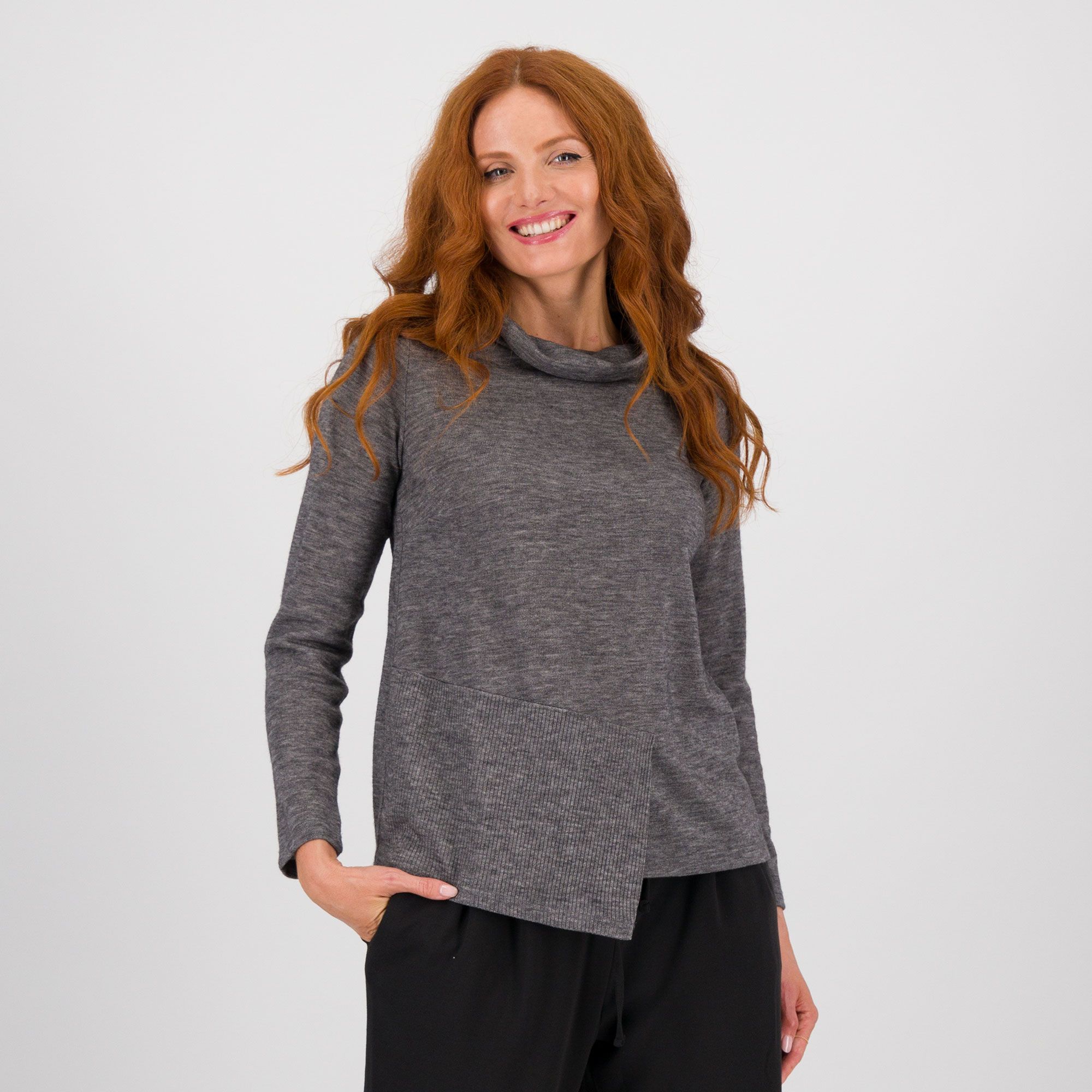 Caterina Lancini
Maglia mano calda
con collo a cratere