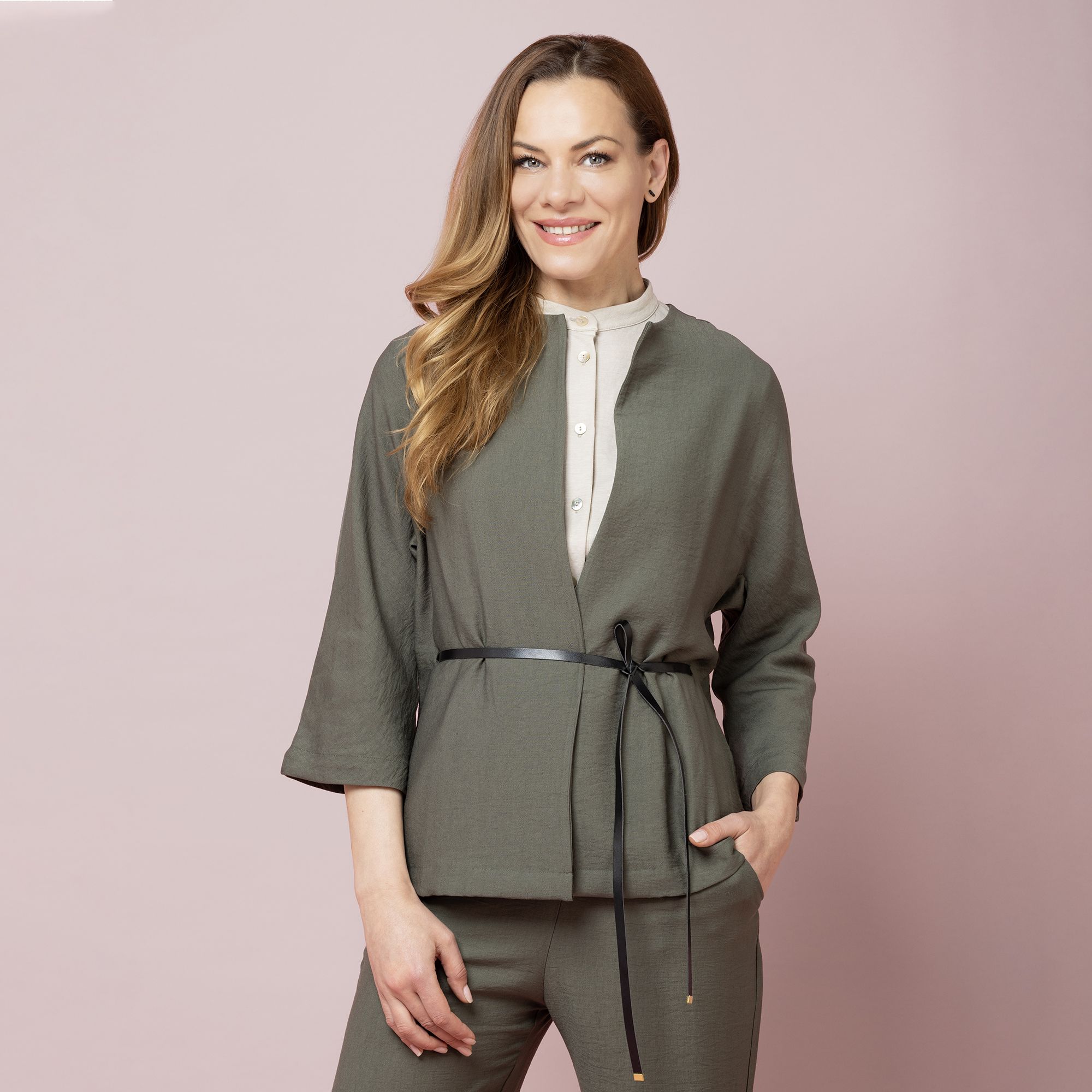 M’ama
Giacca kimono
girocollo in misto
viscosa con cintura