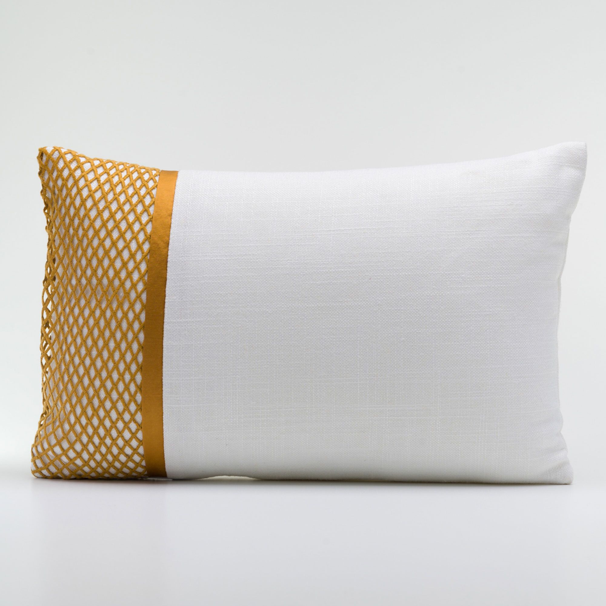 Maddalena Home Cuscino rettangolare misto lino, inserto macramè 30x45cm