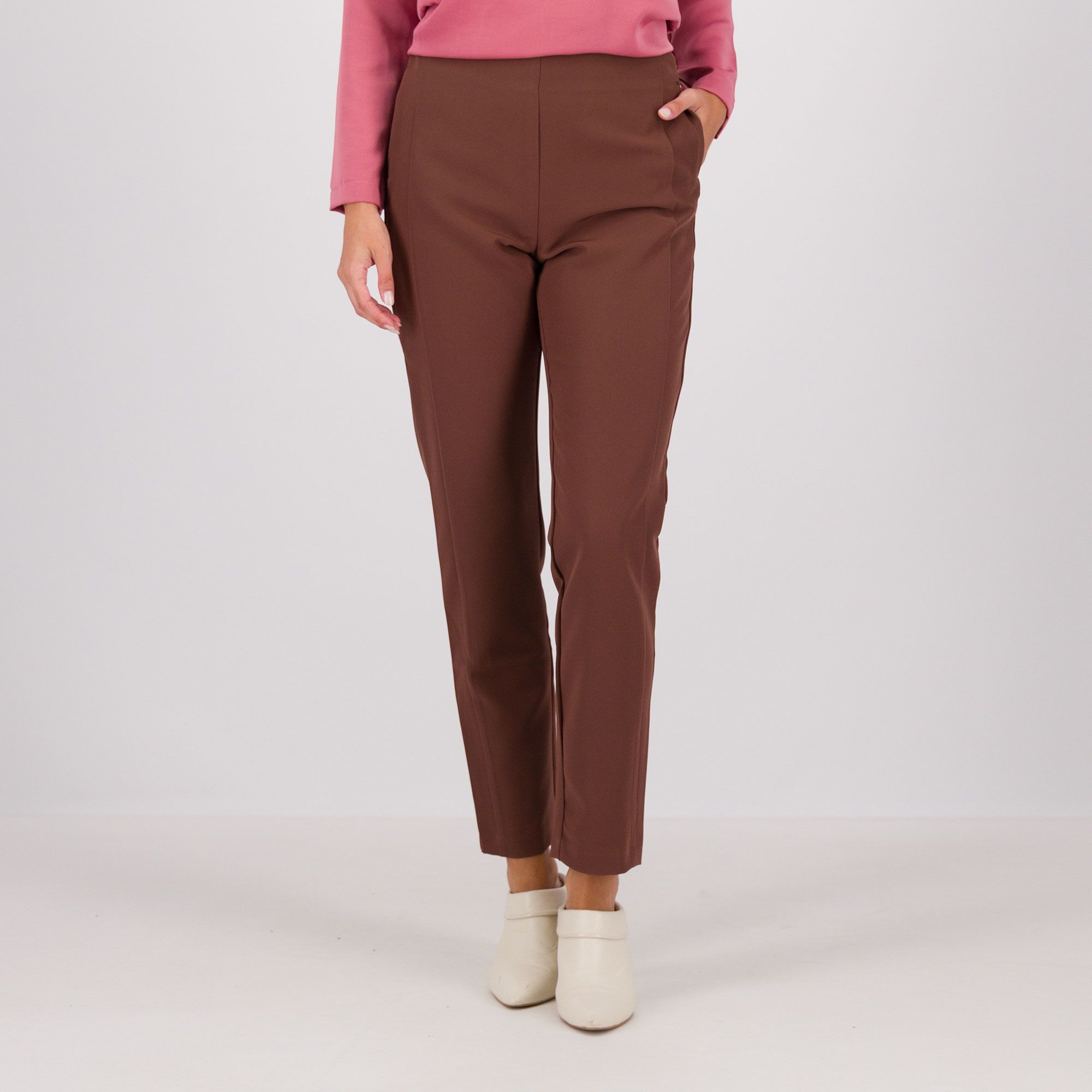 Officina della Moda
Pantaloni a sigaretta
in tessuto bi-stretch
con tasche a filetto