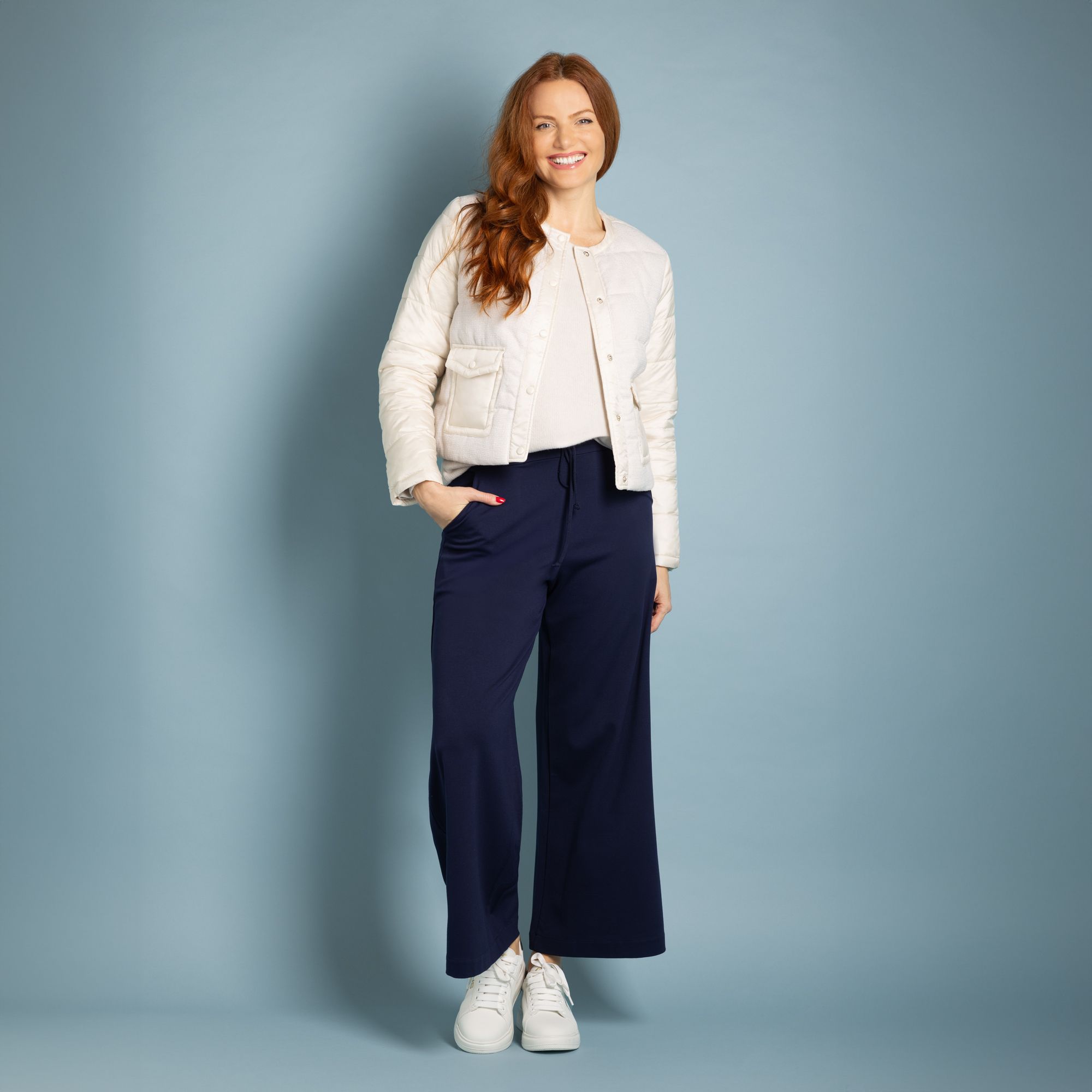 Neropale
Piumino 100 grammi
girocollo con davanti
in tessuto bouclé