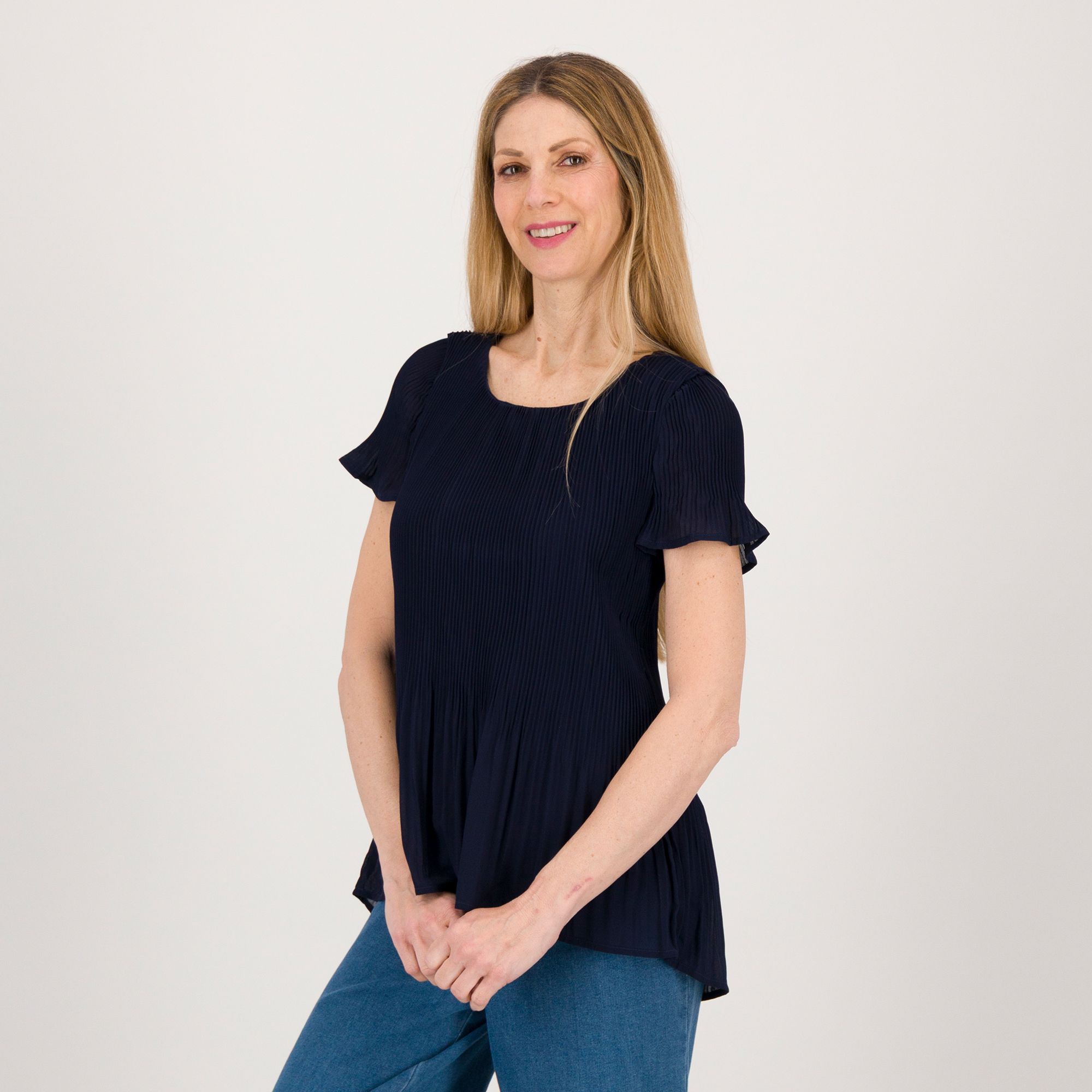 Nina Leonard
T-shirt a balze
in chiffon
con scollo tondo