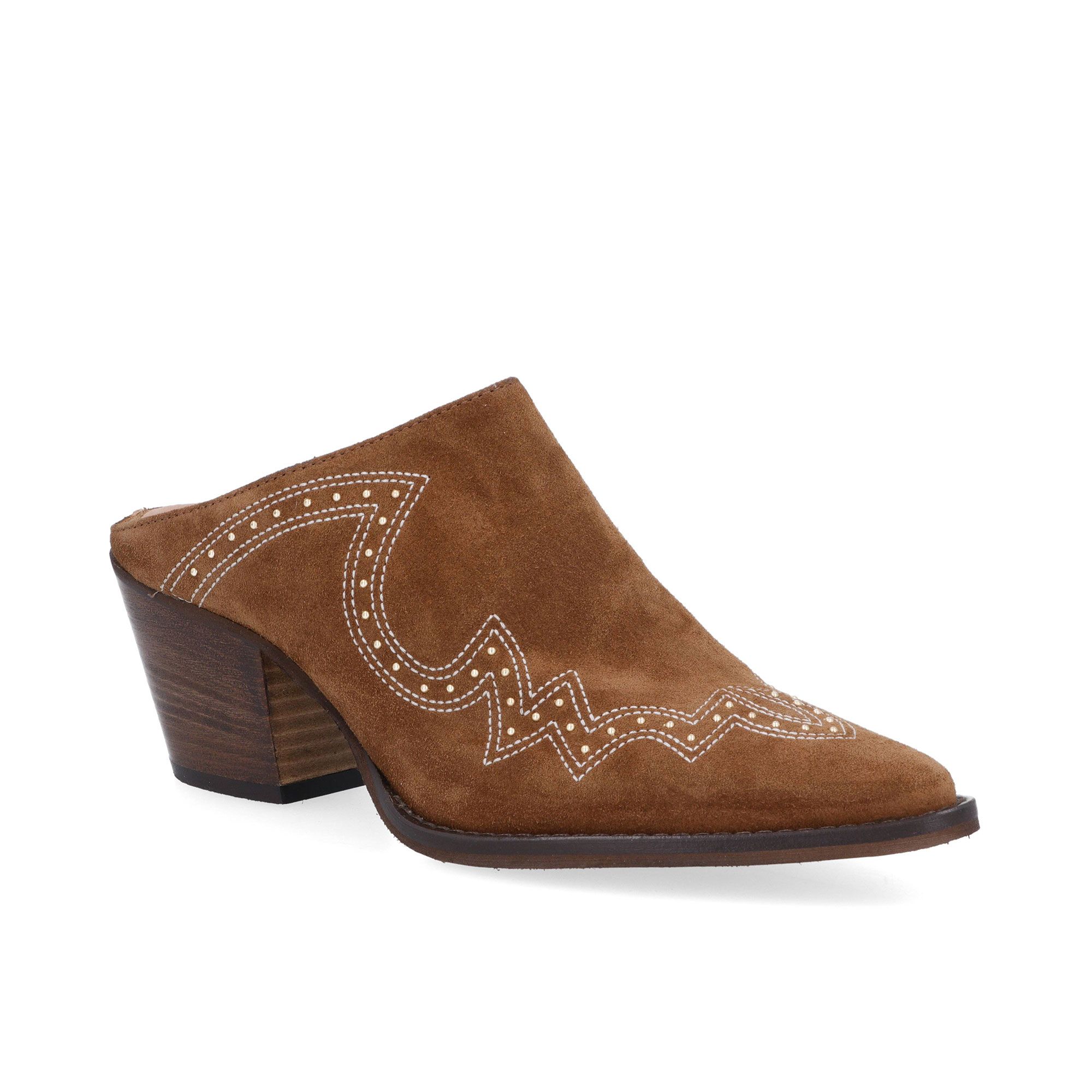 Galieti
Sabot effetto texano
in pelle scamosciata
e tacco 6 cm