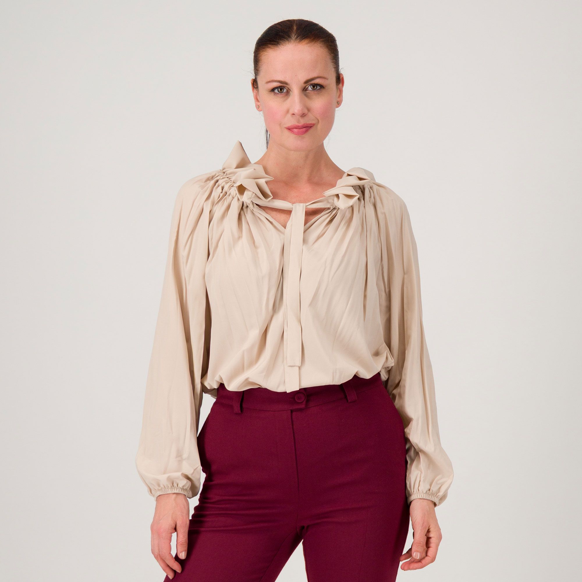 Caterina Lancini
Blusa in raso
opaco di poliestere
a maniche lunghe