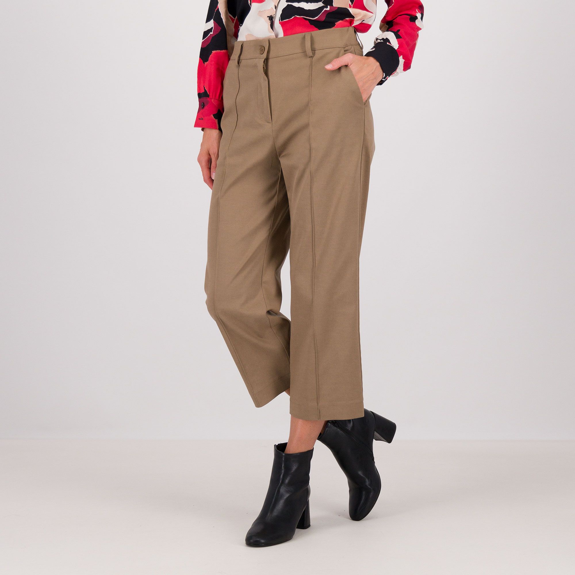 Olly Doo
Pantaloni cropped 
in lyocell e cotone
elasticizzati