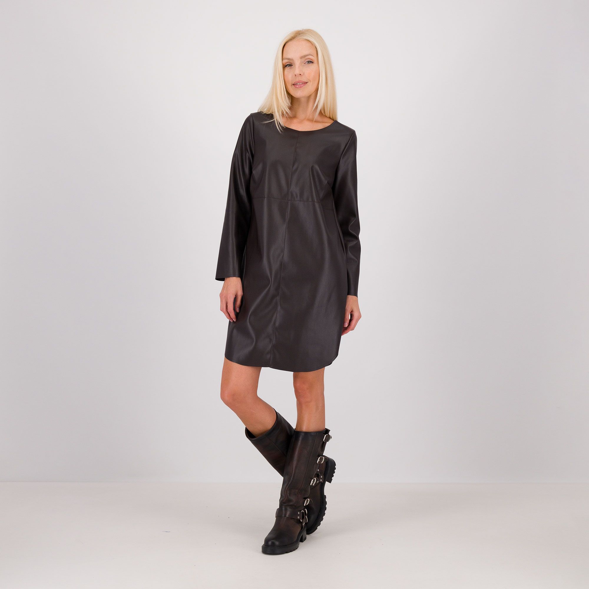 Caterina Lancini
Abito in tessuto
spalmato taglio vivo
con maniche lunghe