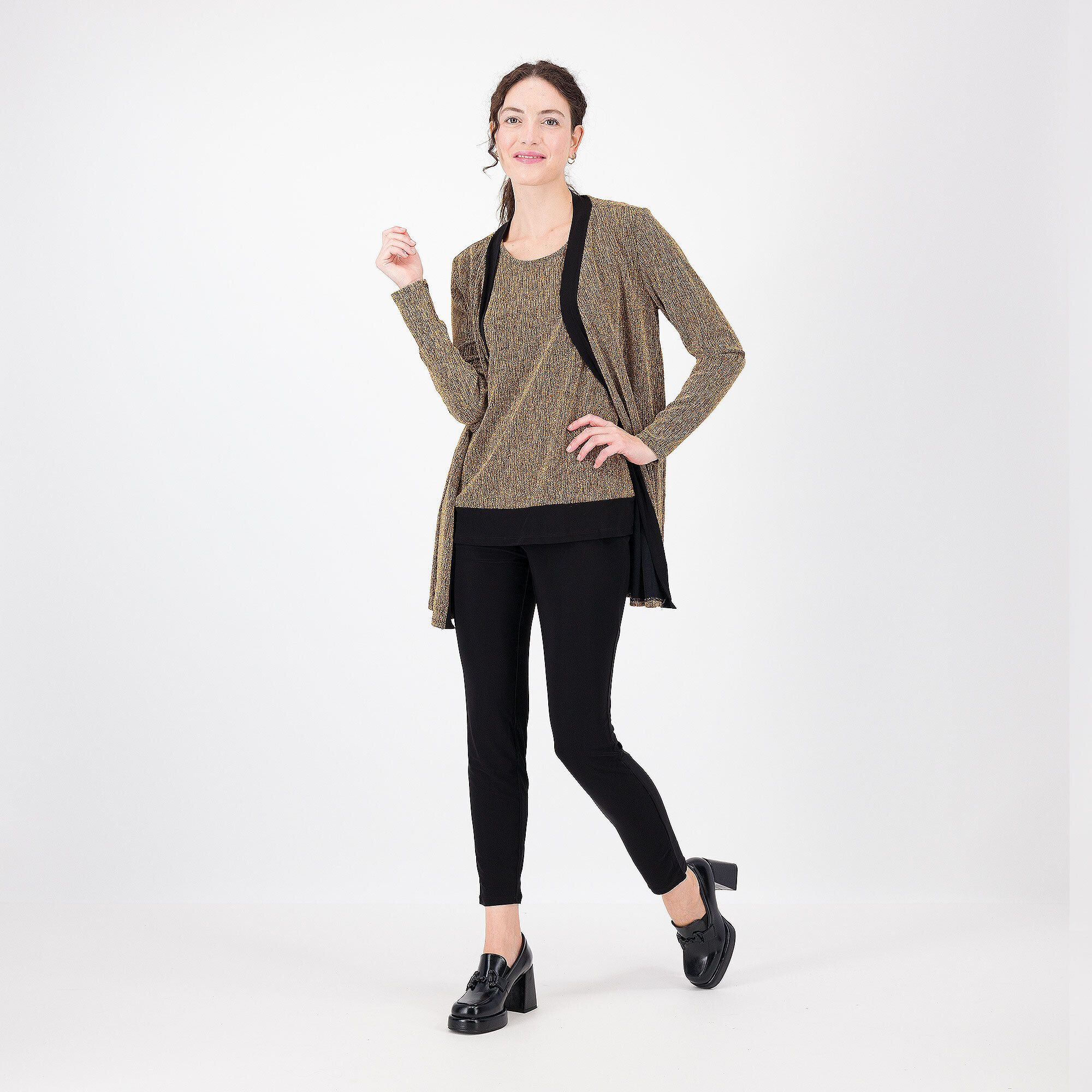 Nina Leonard
Completo: cardigan e
top con glitter e
pantaloni tinta unita