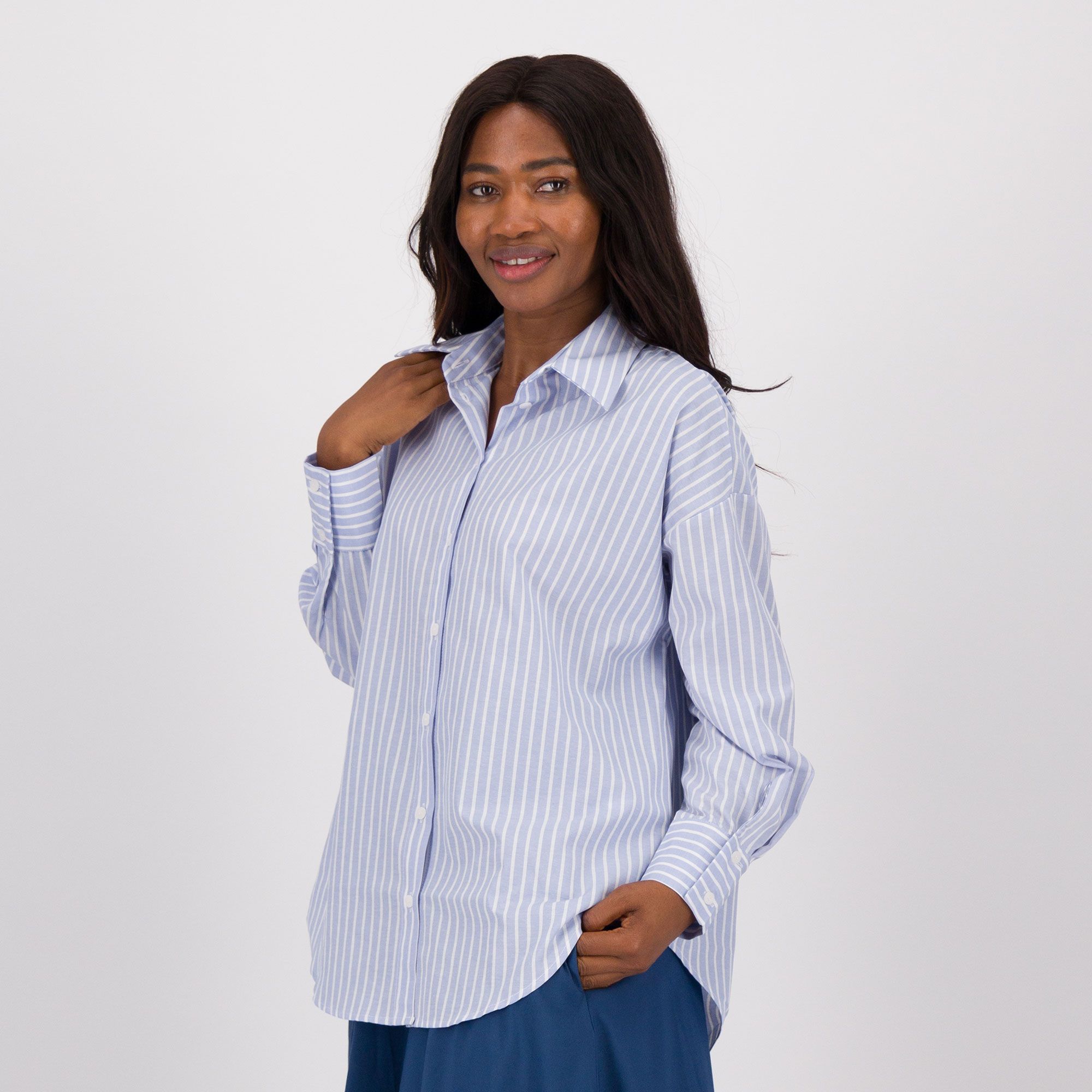 Rebeka Ross
Camicia over
in tessuto rigato
a maniche lunghe