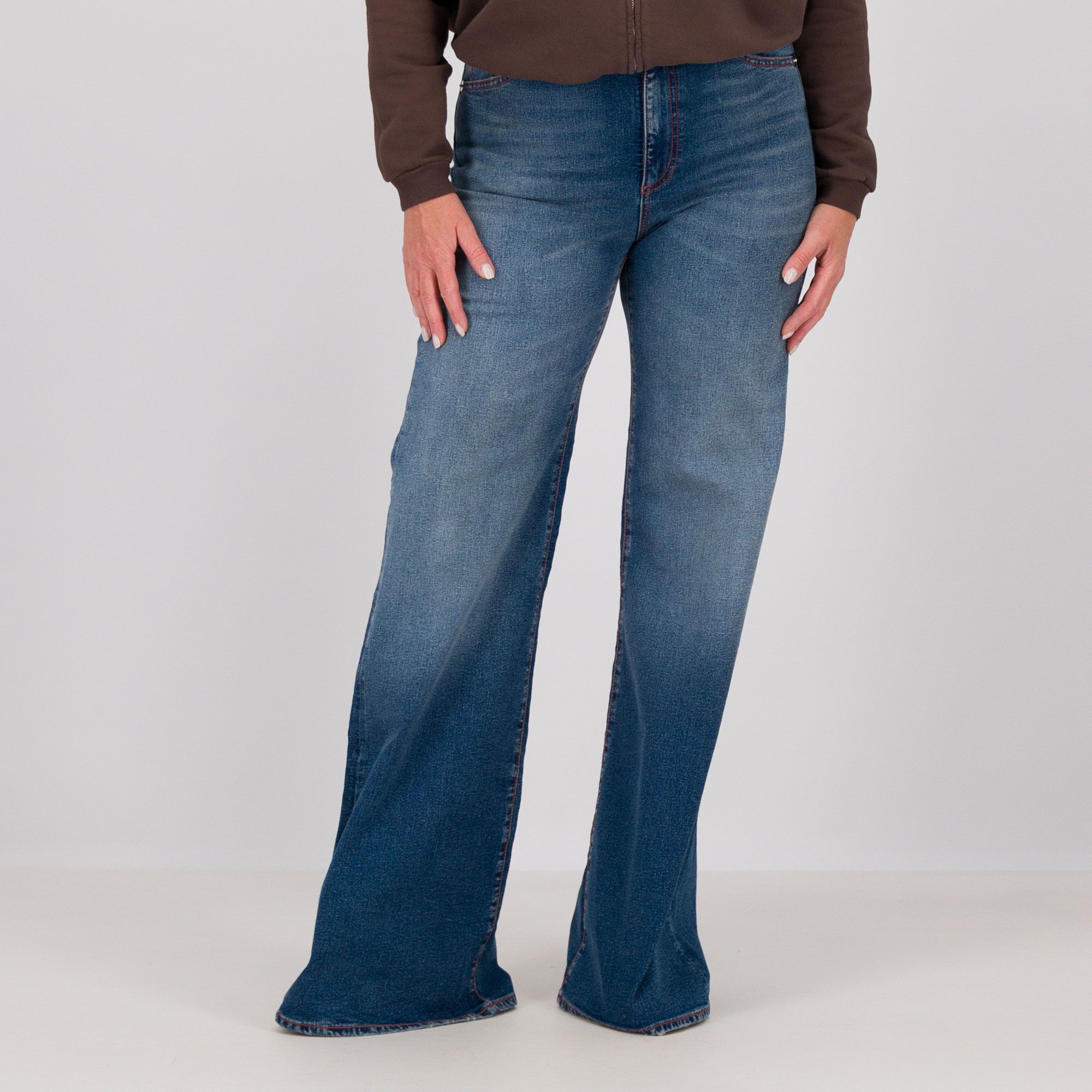 Colour Lab Jeans in denim di cotone gamba leggermente svasata