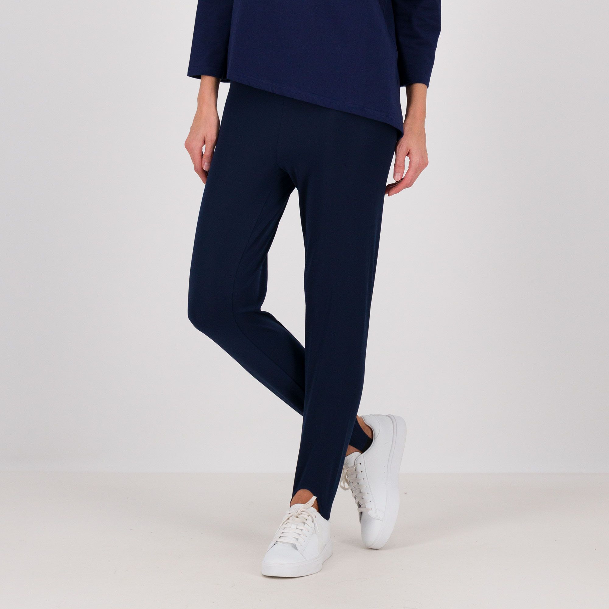 Caterina Lancini
Leggings in jersey
crêpe con ghette 
elasticate al fondo