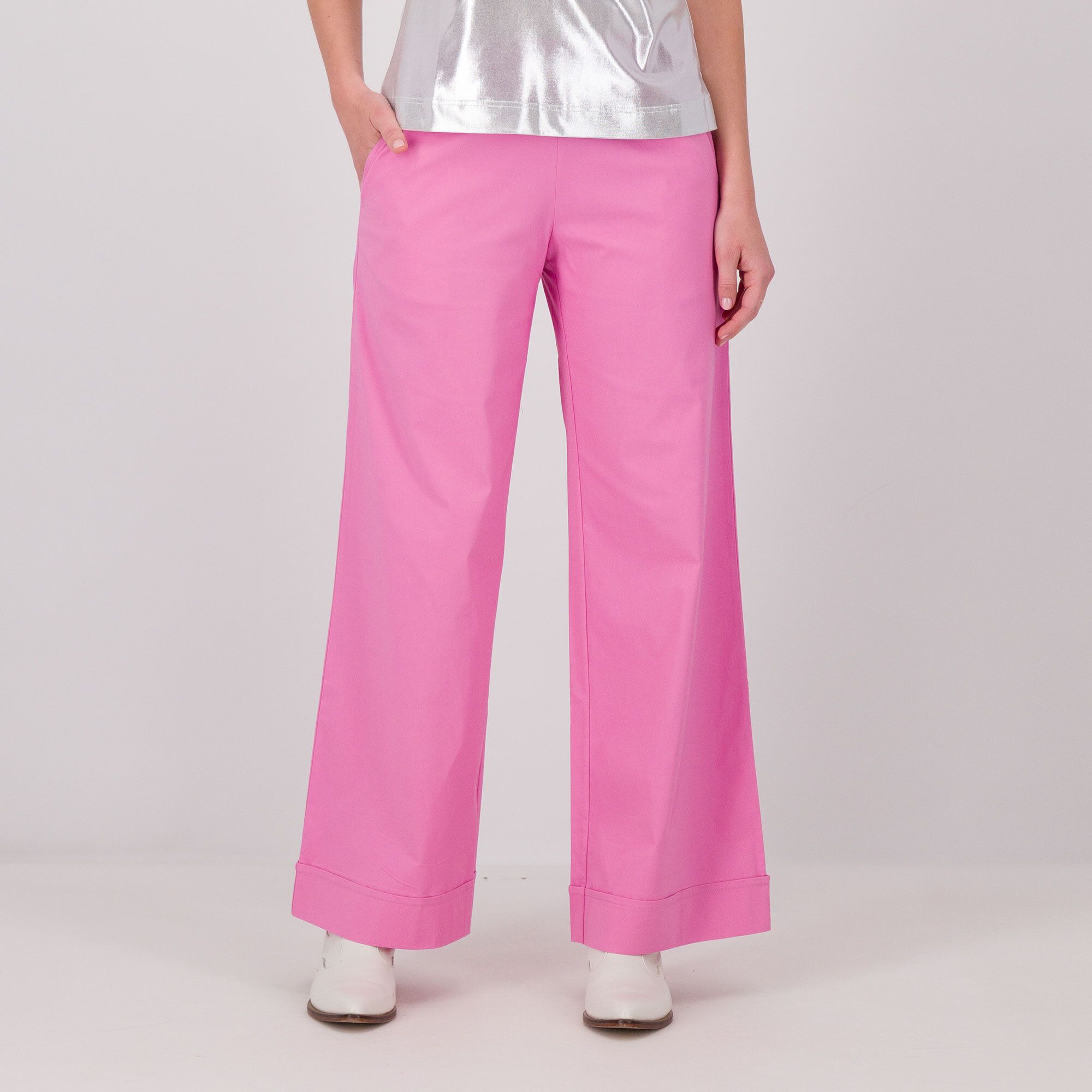 Bianca Della Torre
Pantaloni ampi
in bengalina
di viscosa stretch
Risvolto al fondo