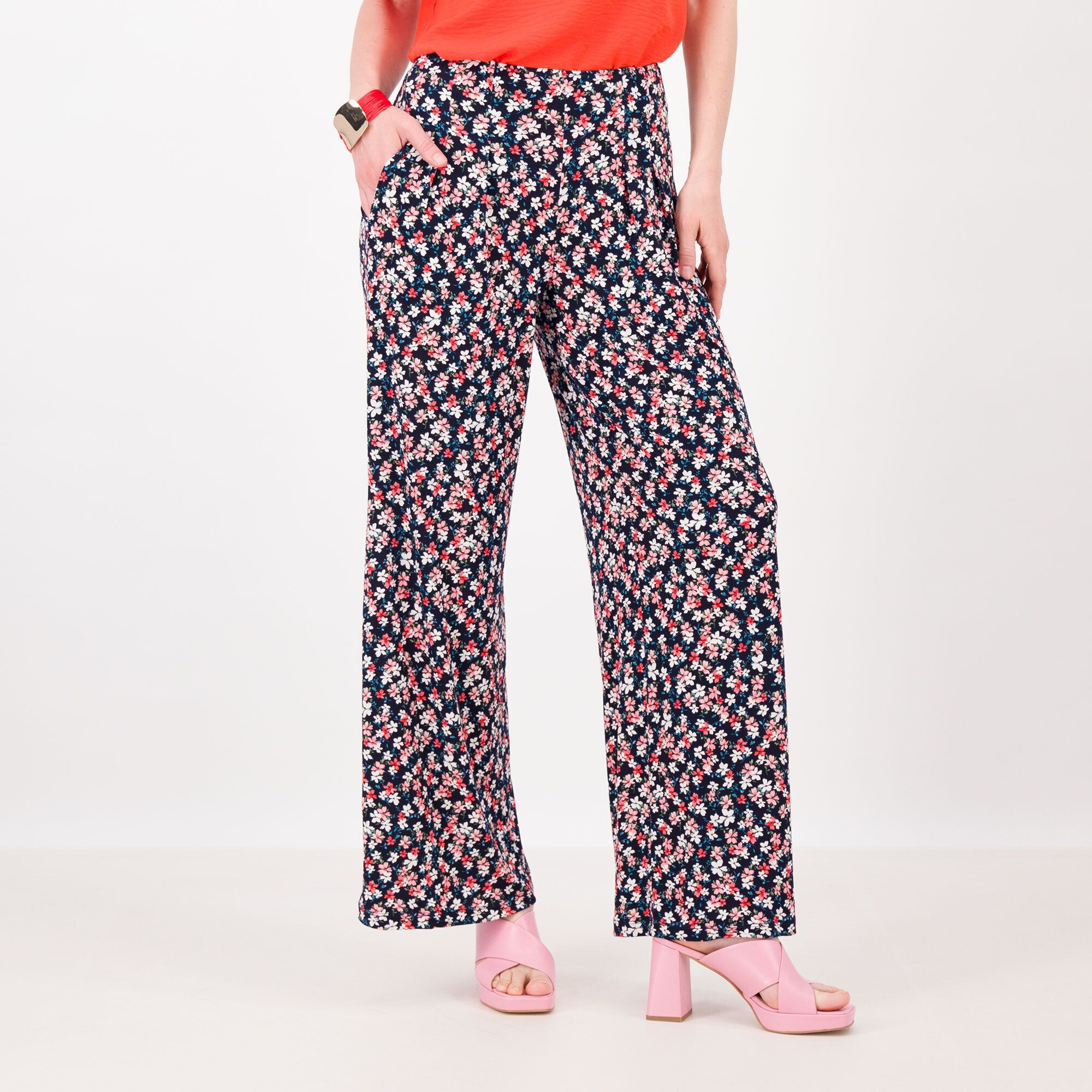 Nina Leonard
Pantaloni gamba larga
in jersey fantasia
Pinces davanti
Tasche inserite