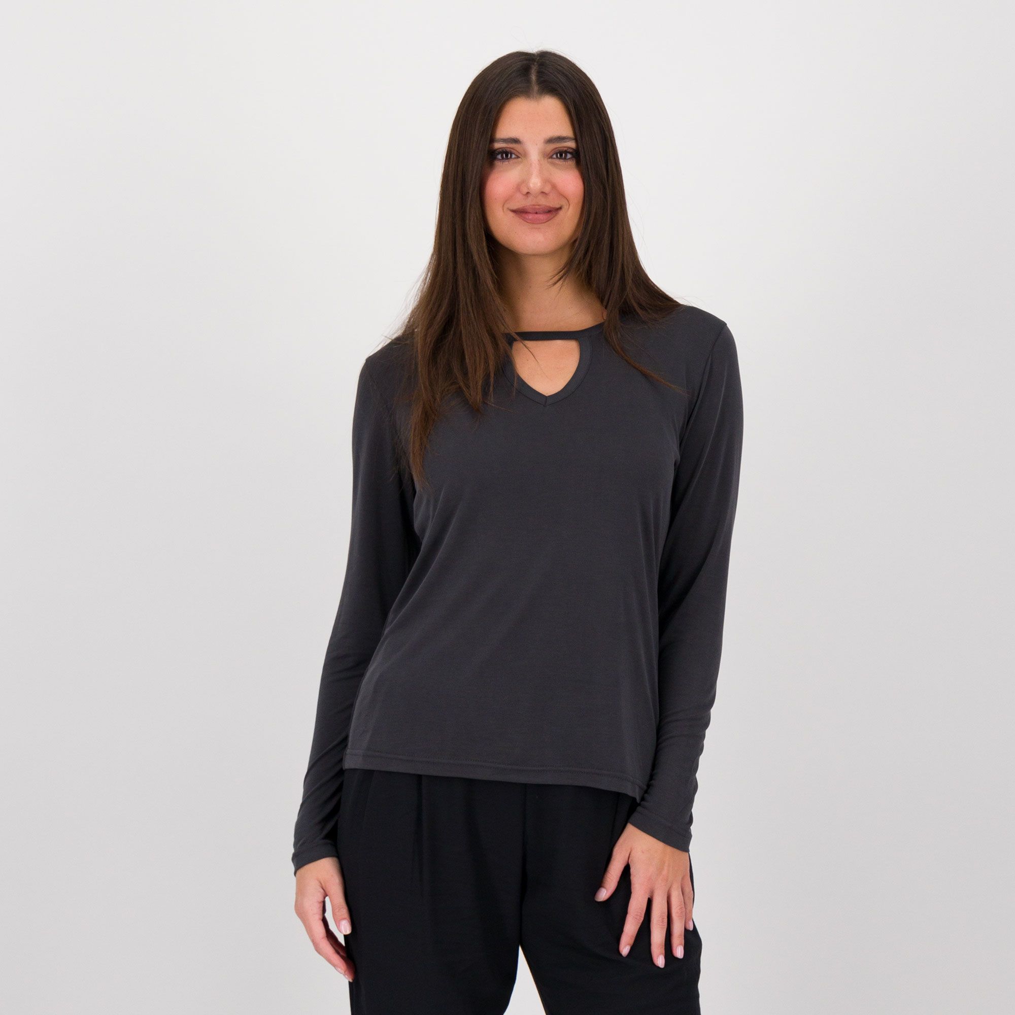 Officina della Moda
Maglia in jersey
misto modal con
motivo buco a V