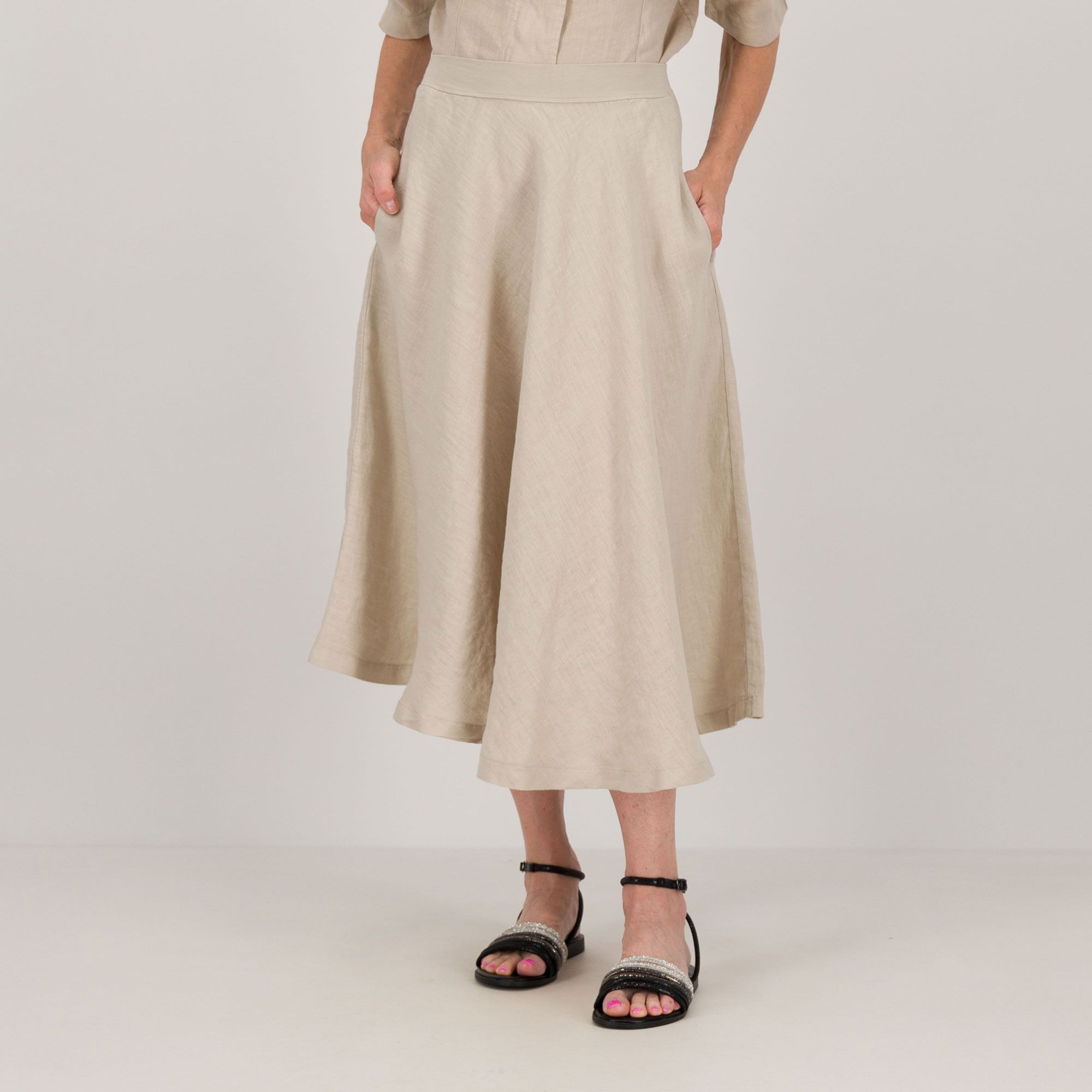 Colour Lab
Gonna lunga
in tela di lino
con baschina in vita