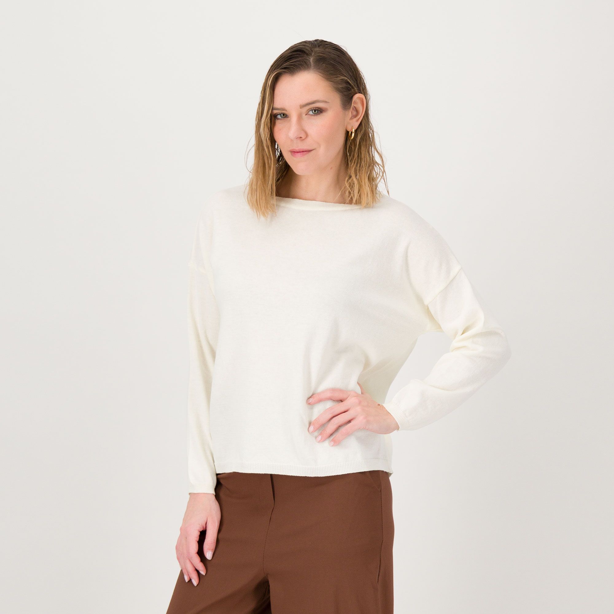 Lucrezia Sciortino
Maglia in filato
misto cotone con
scollo a barca
