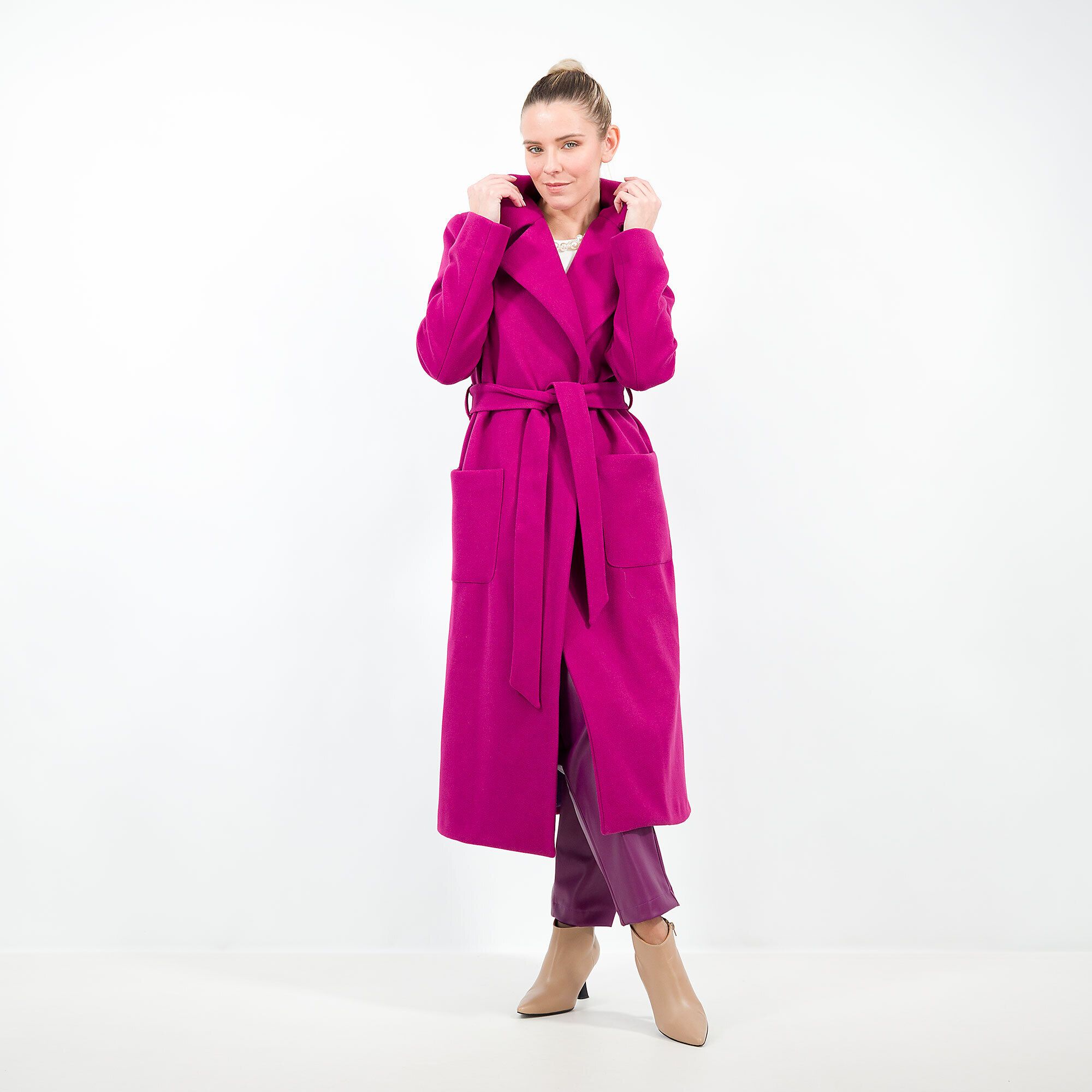 Caterina Lancini
Cappotto a vestaglia
in panno